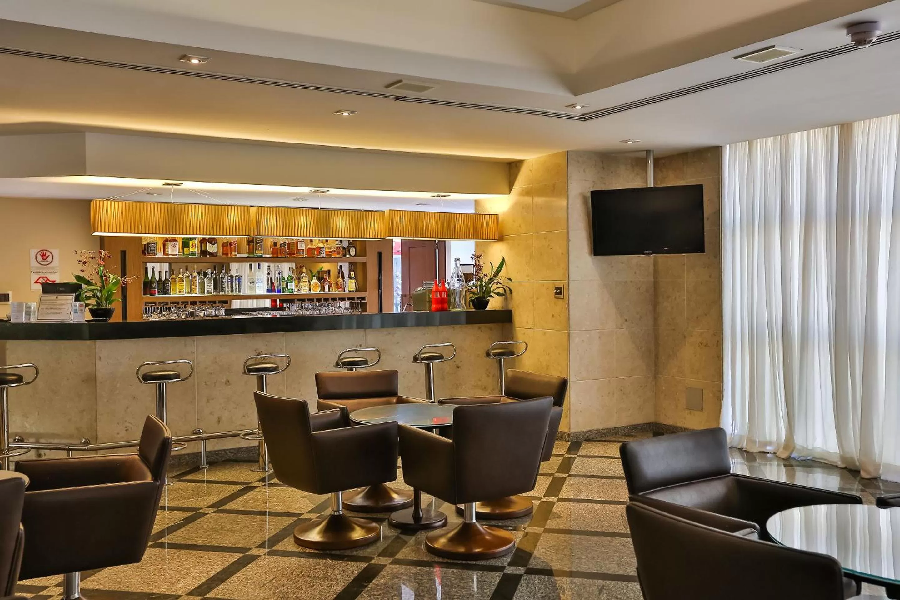 Lounge or bar in Bourbon Convention Hotel Santos