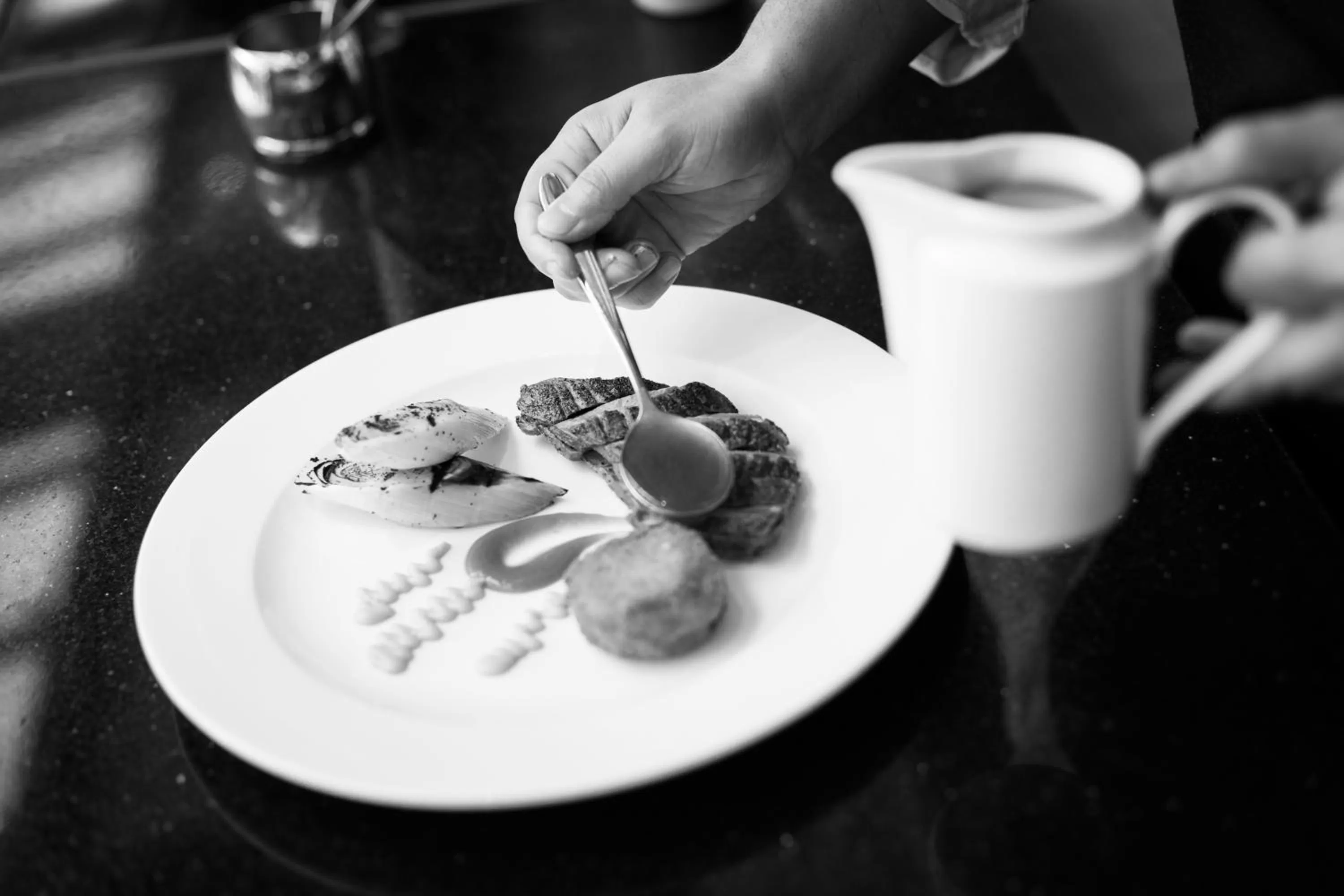 Restaurant/places to eat in Mercure Sheffield St Paul's Hotel & Spa