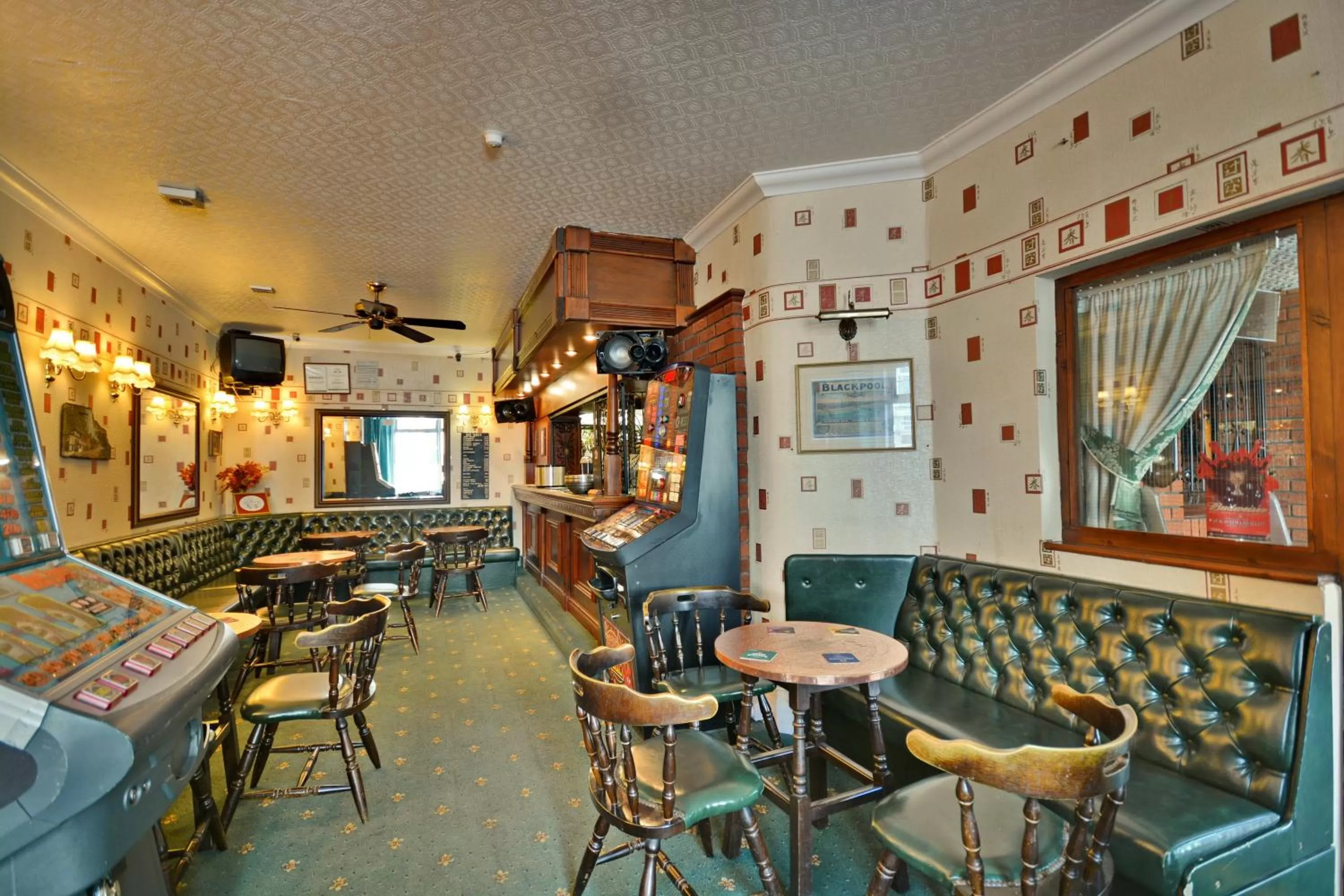 Lounge or bar in Royal Oakwell Hotel