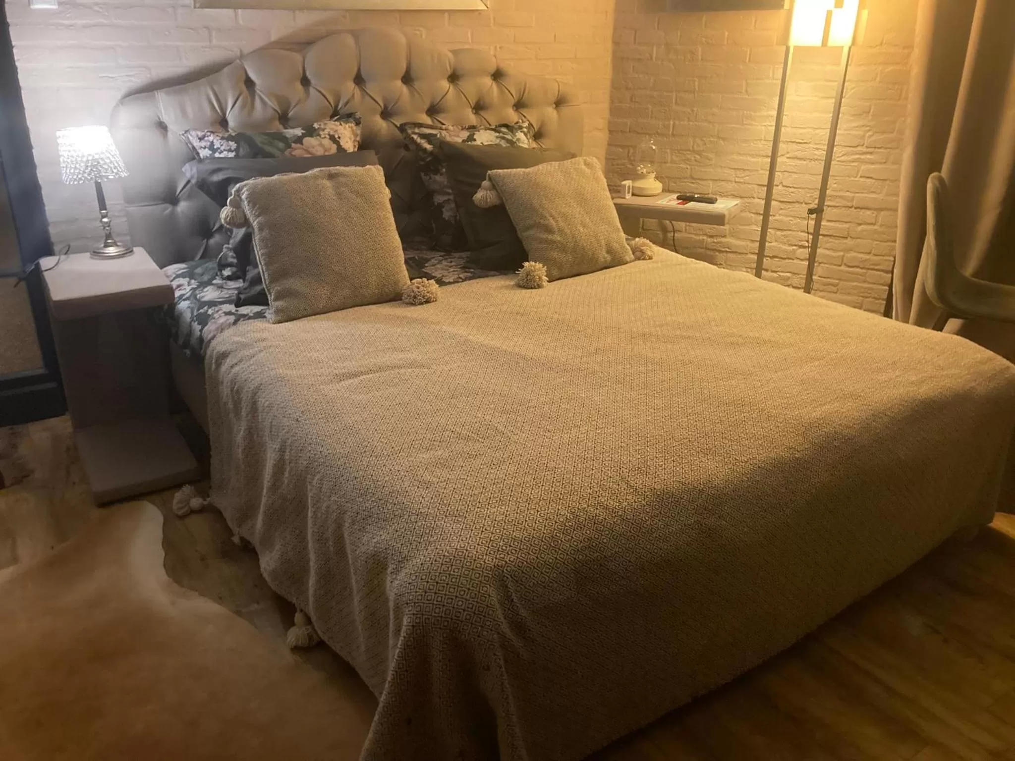 Bed in Canal Central