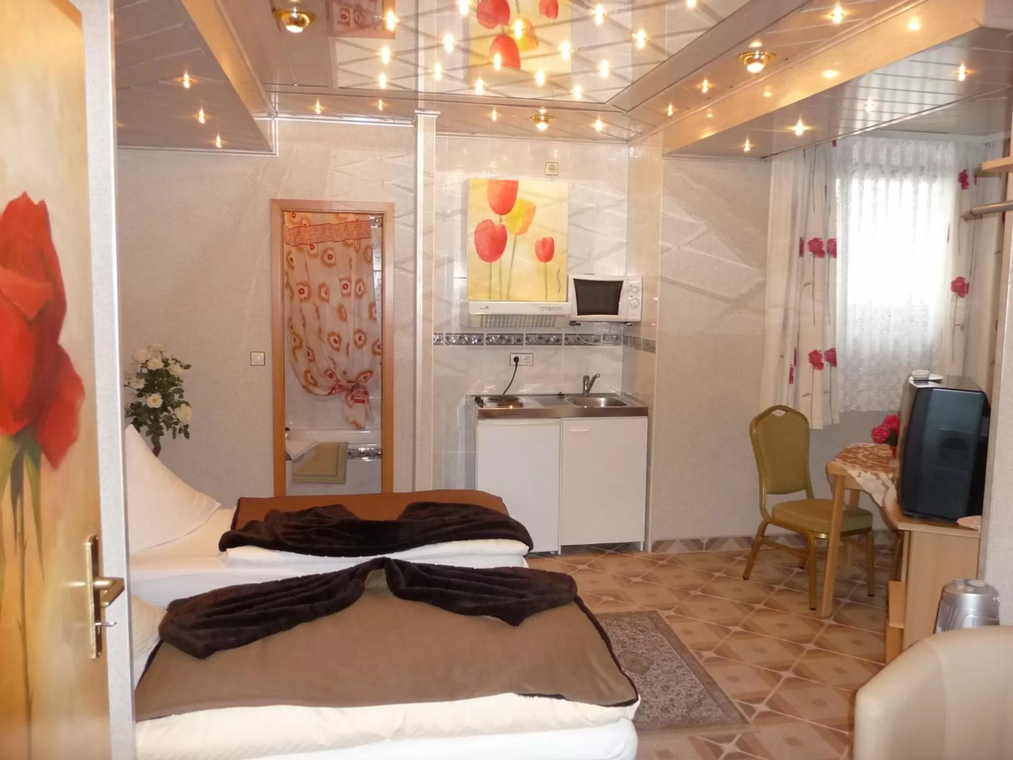 Photo of the whole room, Room Photo in Central Hotel