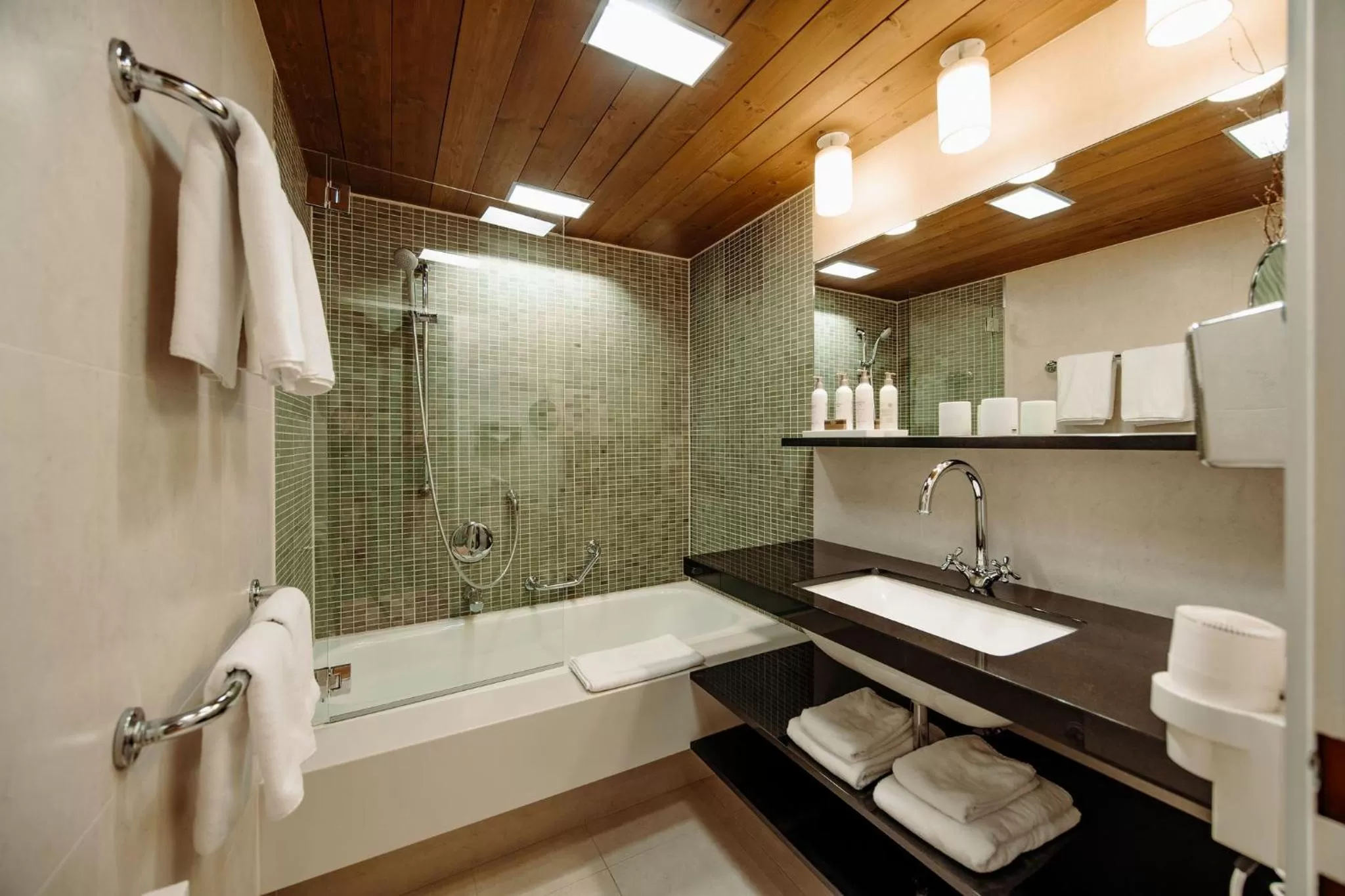 Triple Room with View in Familien- & Gartenhotel Theresia 4-Sterne Superior