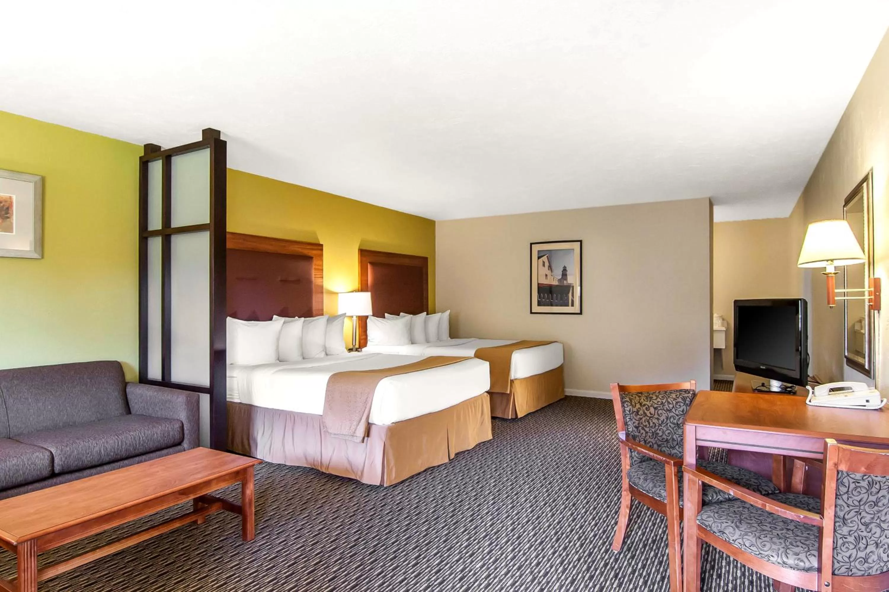 Bedroom, Bed in Quality Inn & Suites at Coos Bay