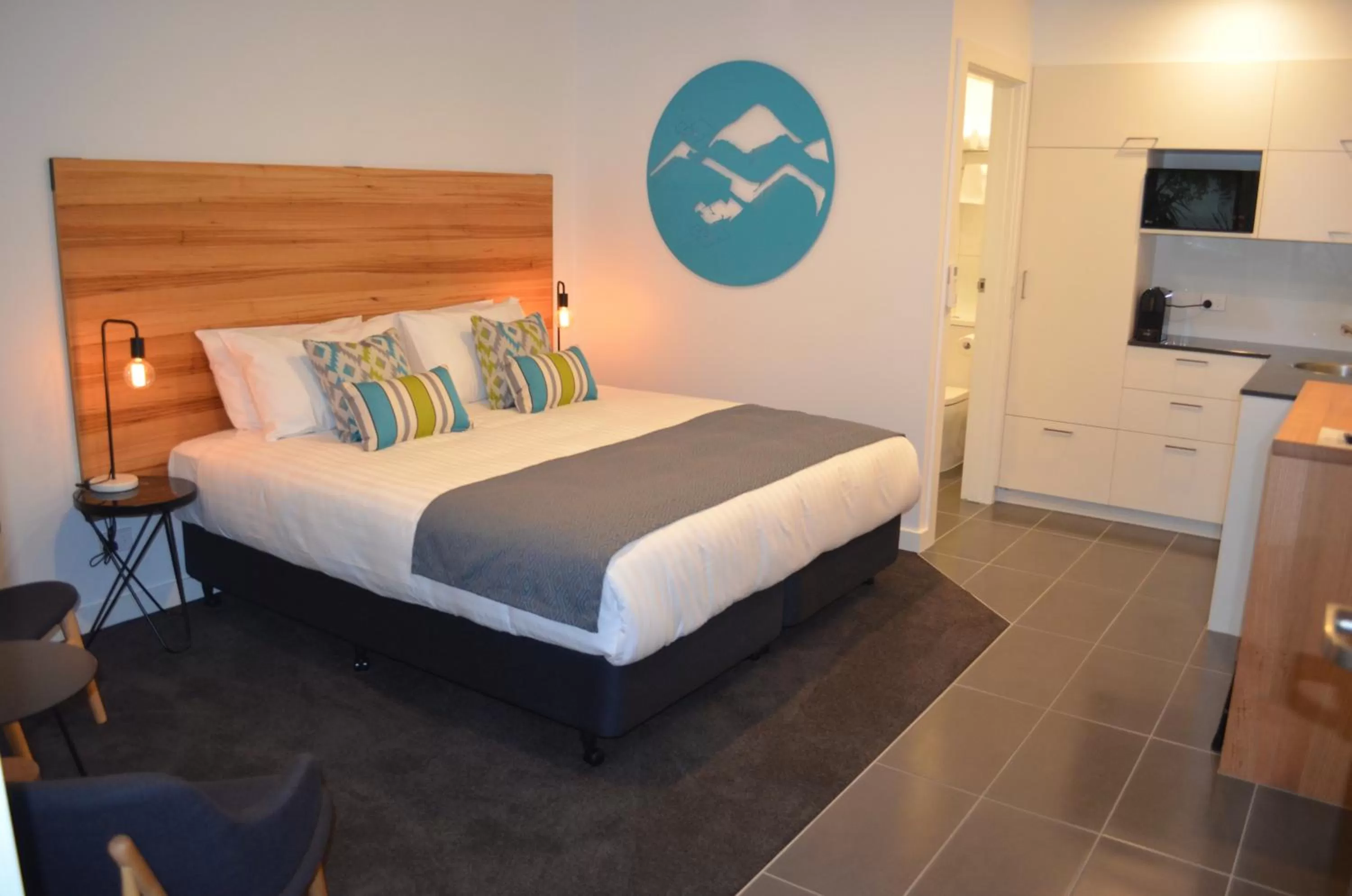 Bed in Bright Colonial Motel