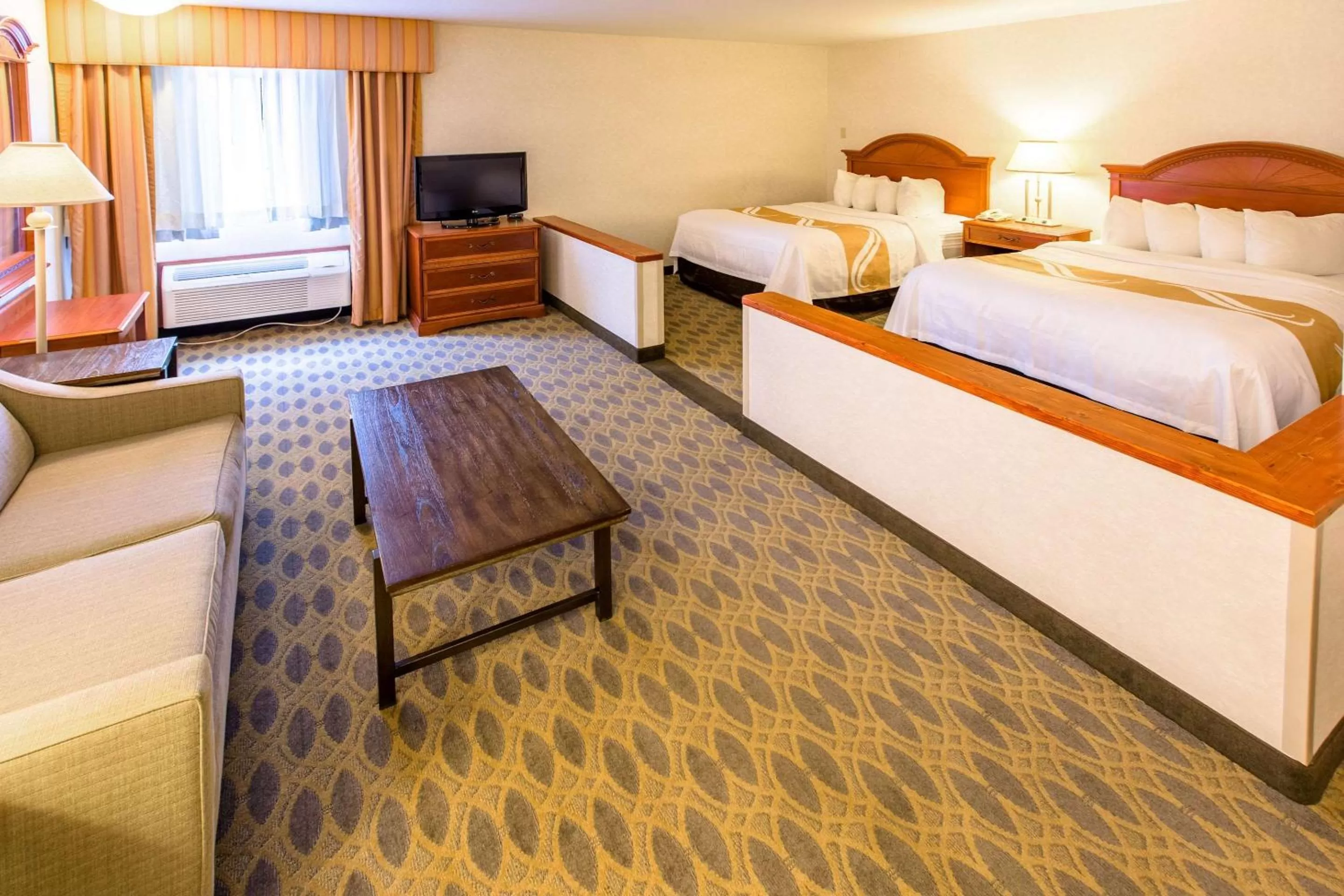 Photo of the whole room, Bed in Quality Inn & Suites University