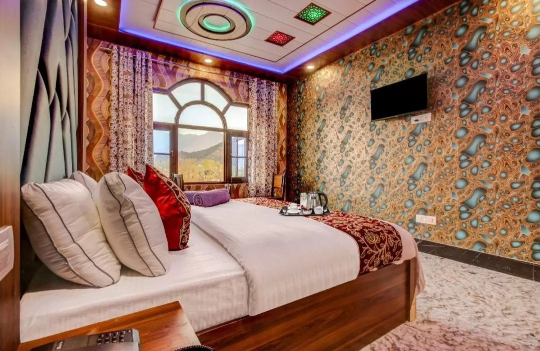 Bed in HOTEL ROYAL HAMEED