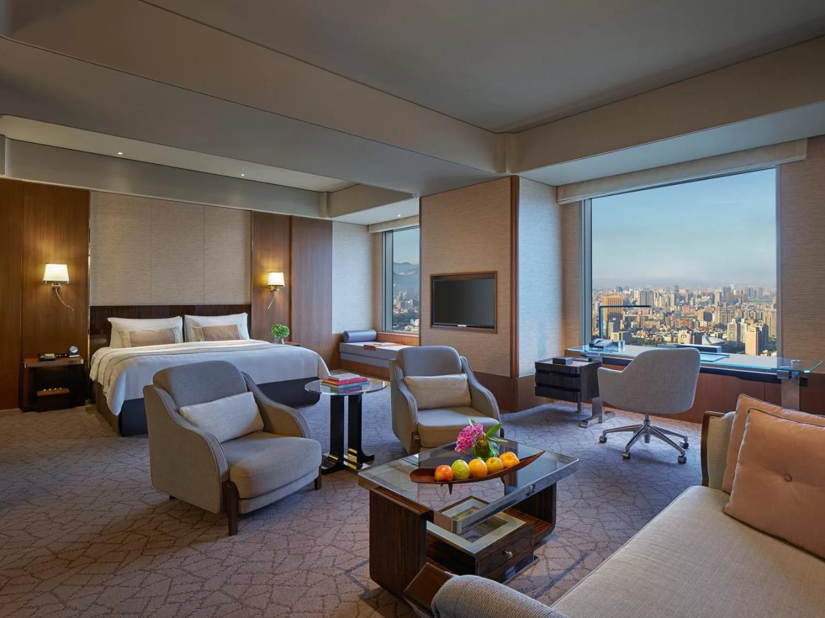 Bed in Shangri-La Far Eastern, Taipei