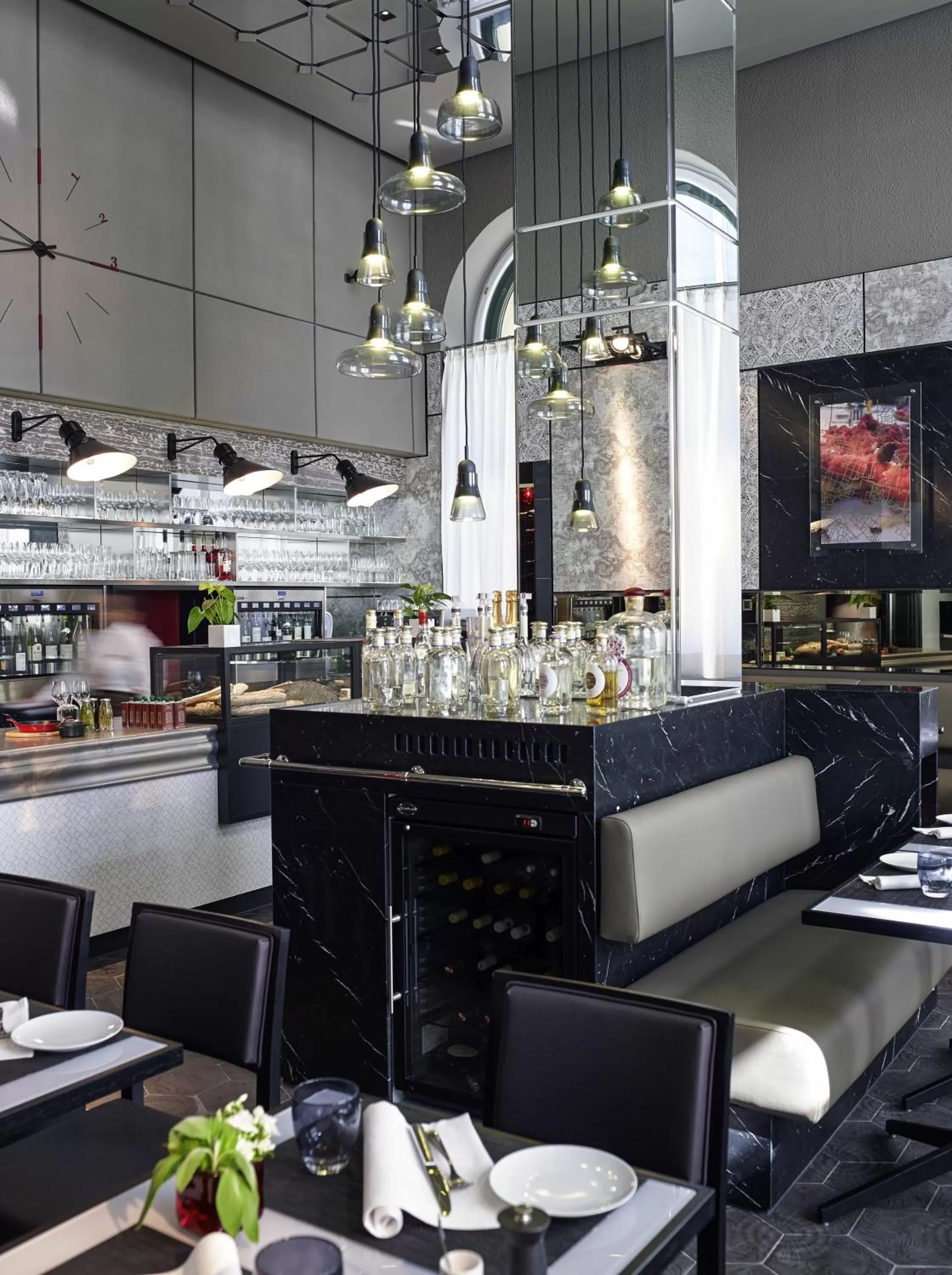 Restaurant/places to eat in Sofitel Munich Bayerpost