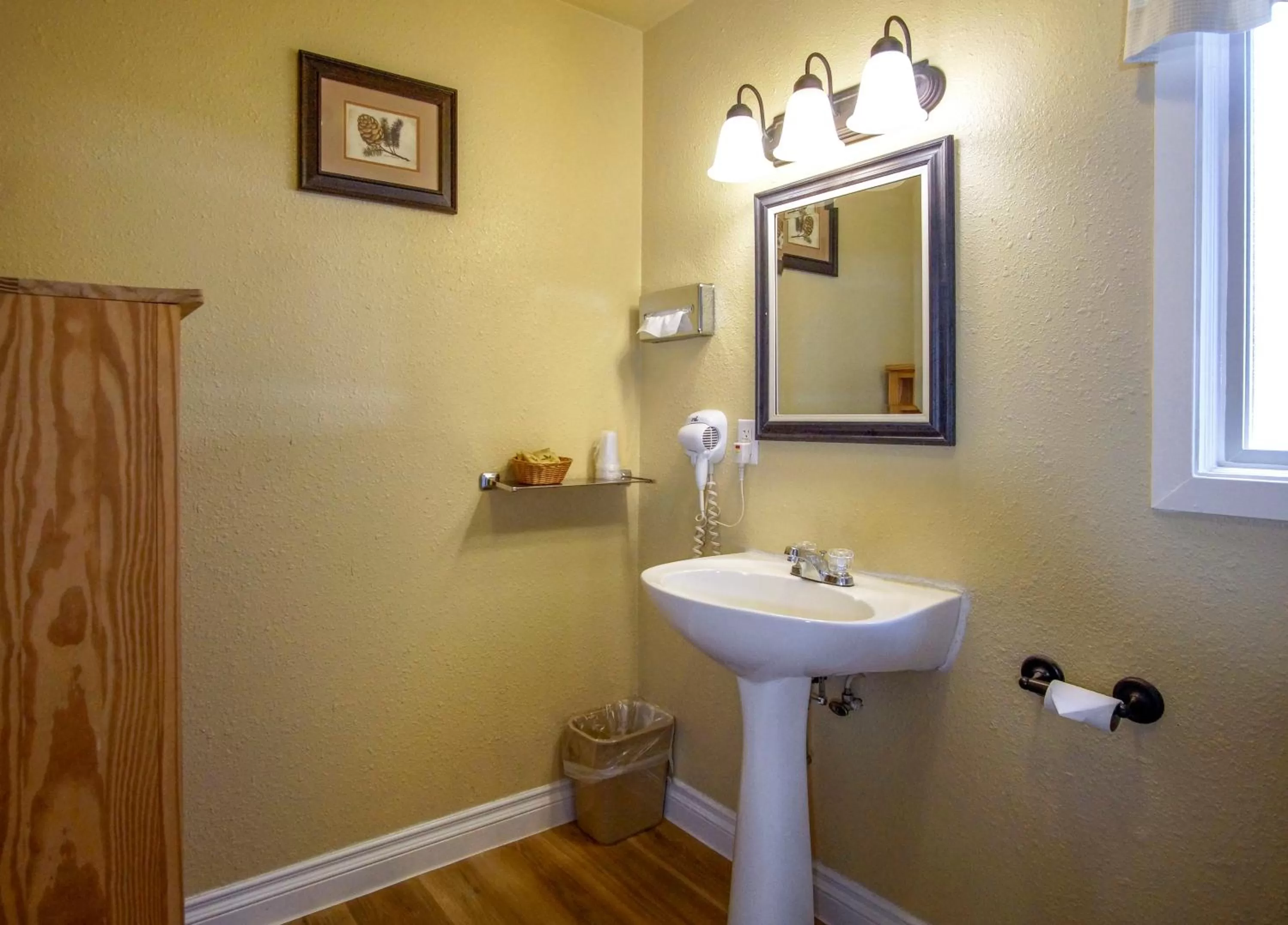 Green Gables Motel & Suites