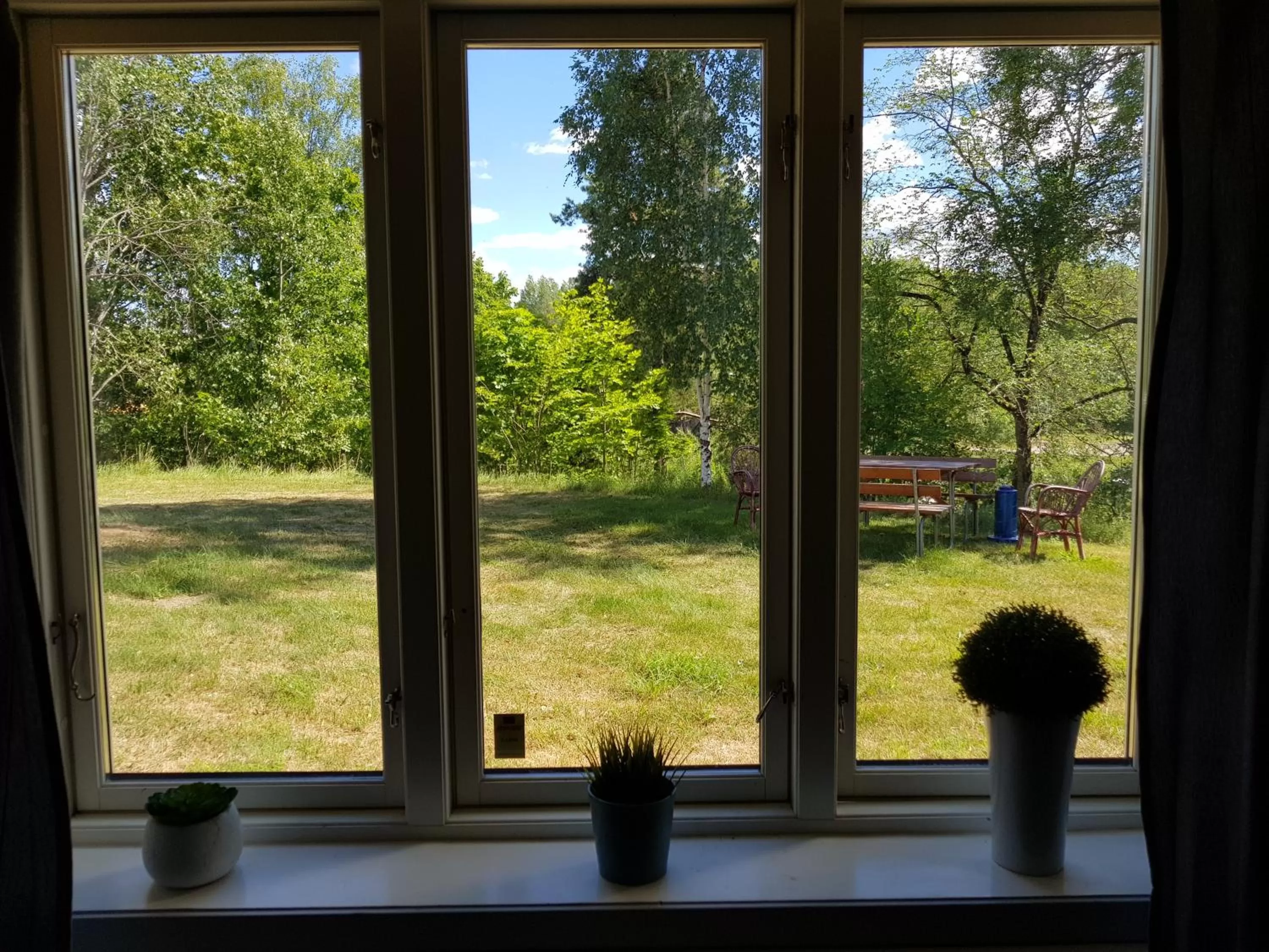 Garden view in Brukshotellet Skinnsberg