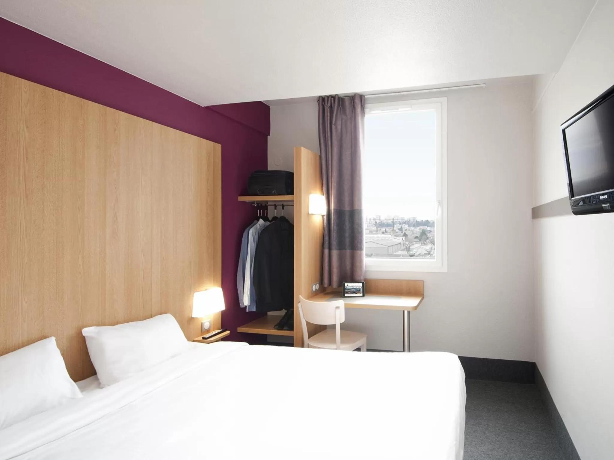 Photo of the whole room, Bed in B&B HOTEL Lyon Vénissieux