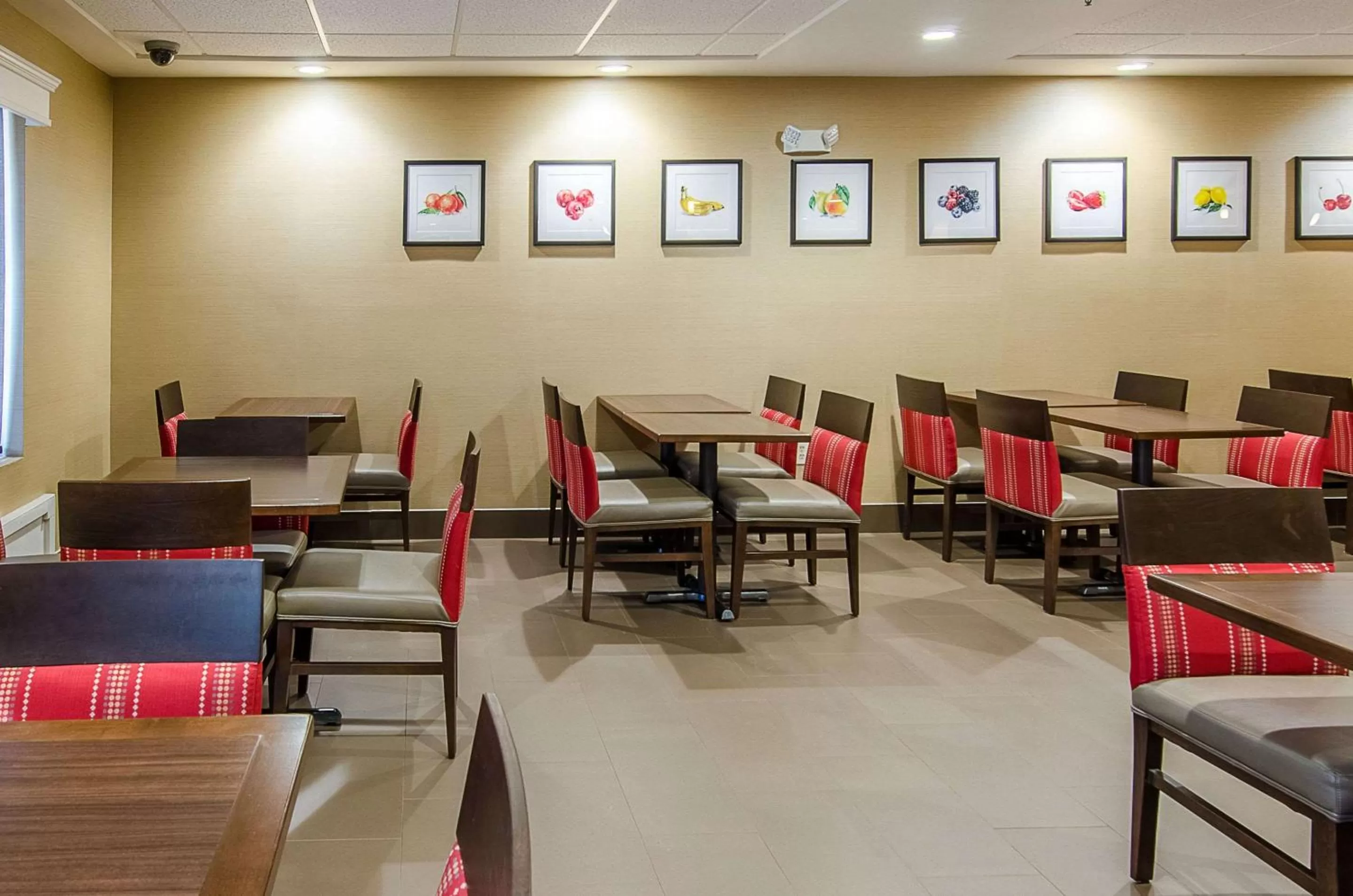 Restaurant/Places to Eat in Comfort Suites Wytheville