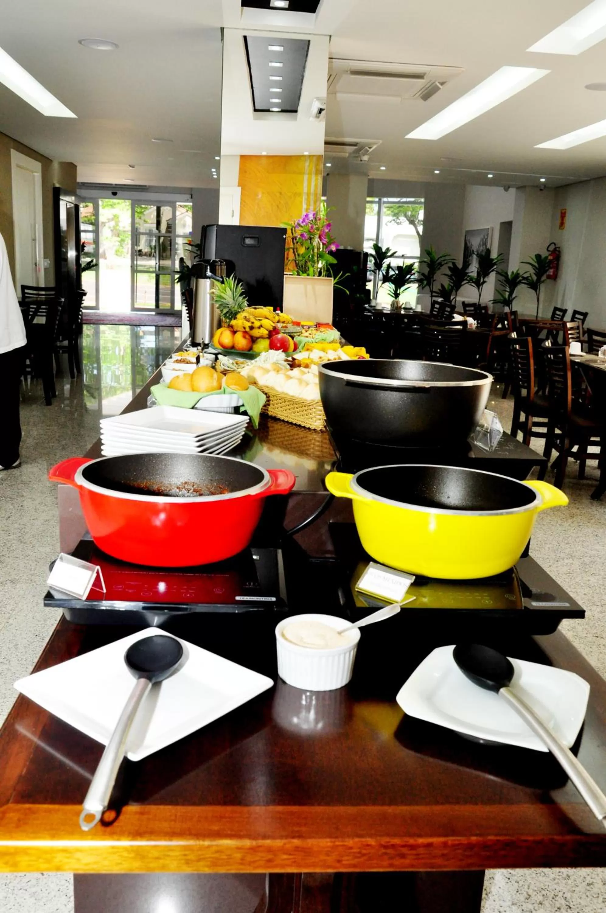 Restaurant/places to eat in Hotel Mohave