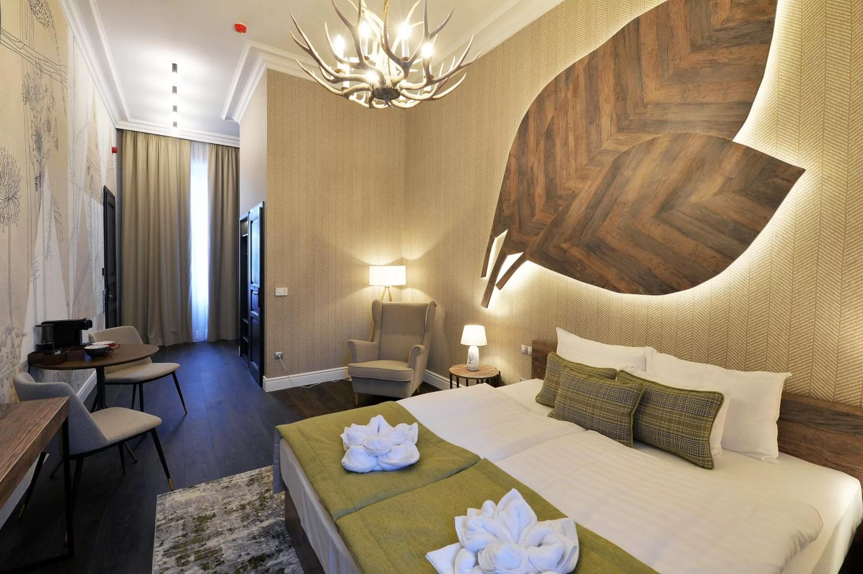 Photo of the whole room, Bed in 1552 Boutique Hotel