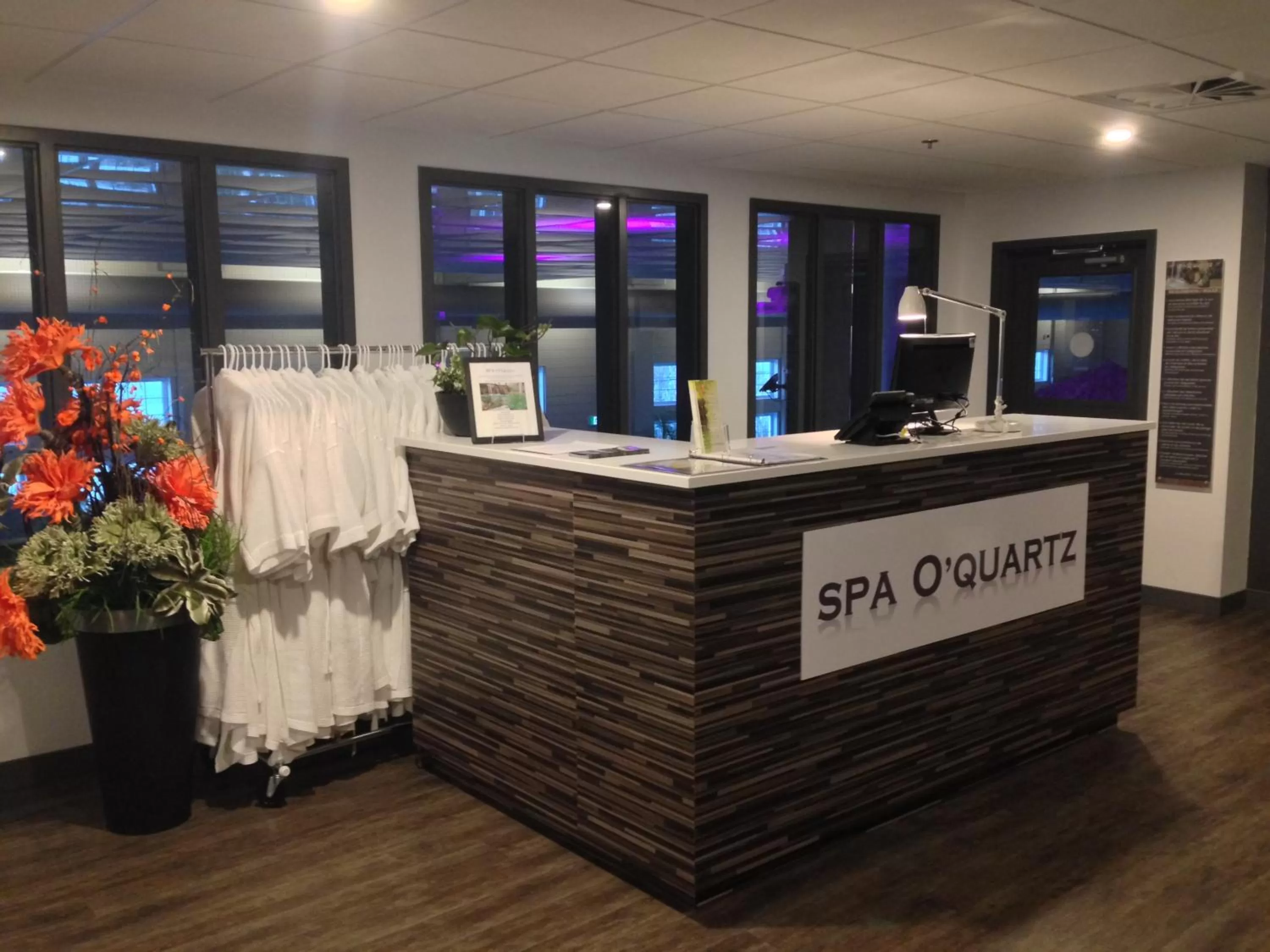 Lobby or reception in Hôtel et Pavillons Le Petit Manoir du Casino