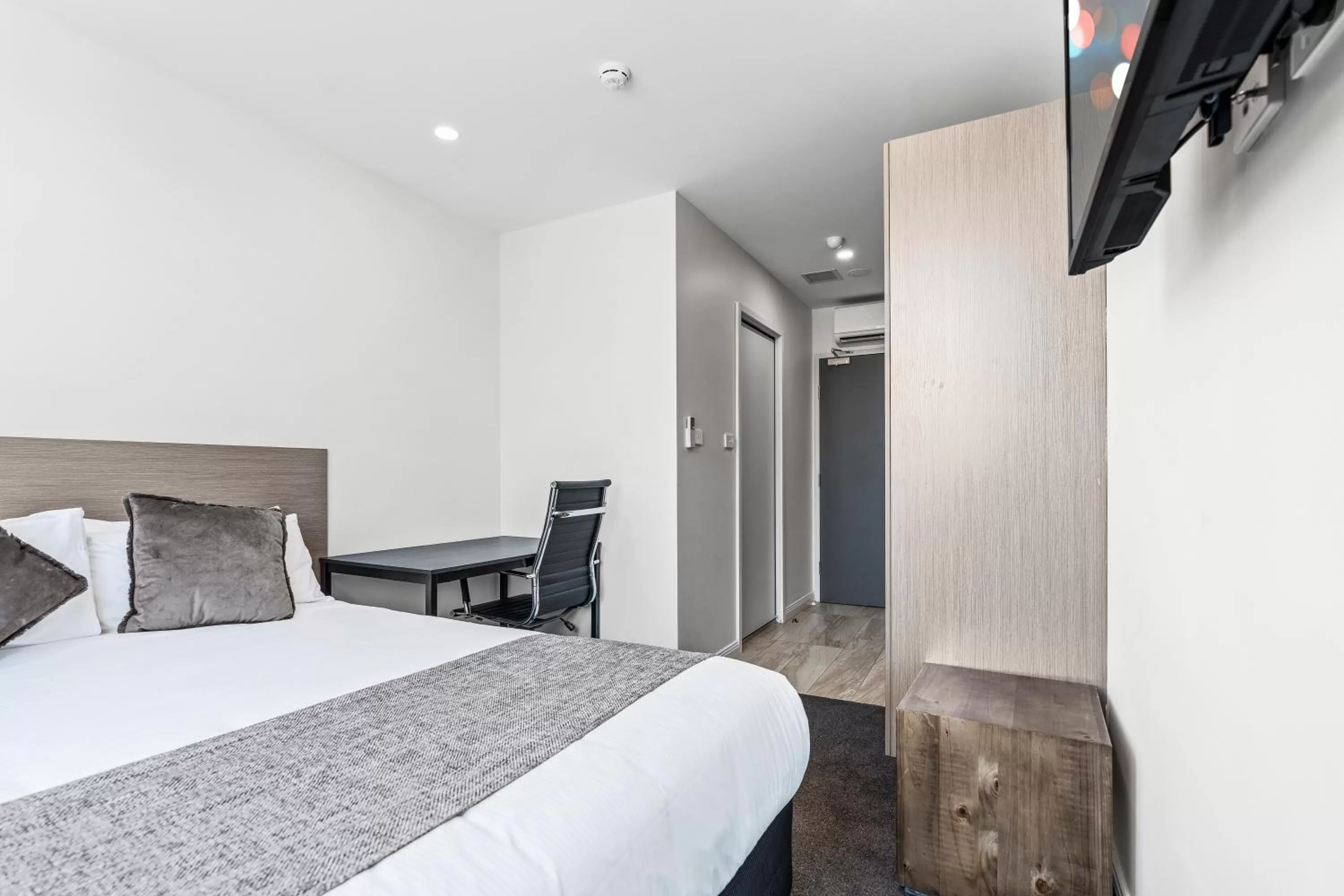 Bedroom, Bed in Seranin | Gordon