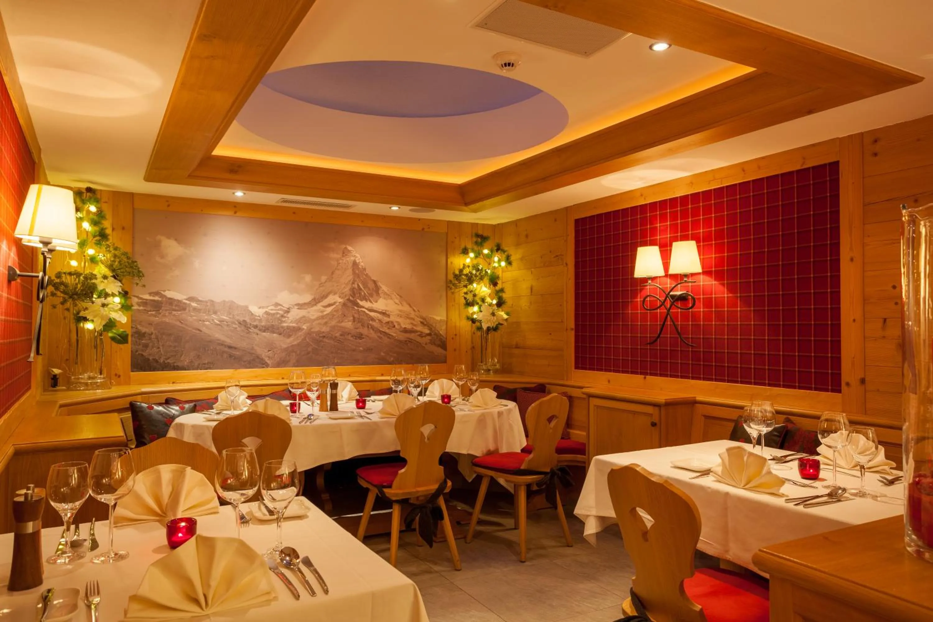 Restaurant/places to eat in Hotel Holiday