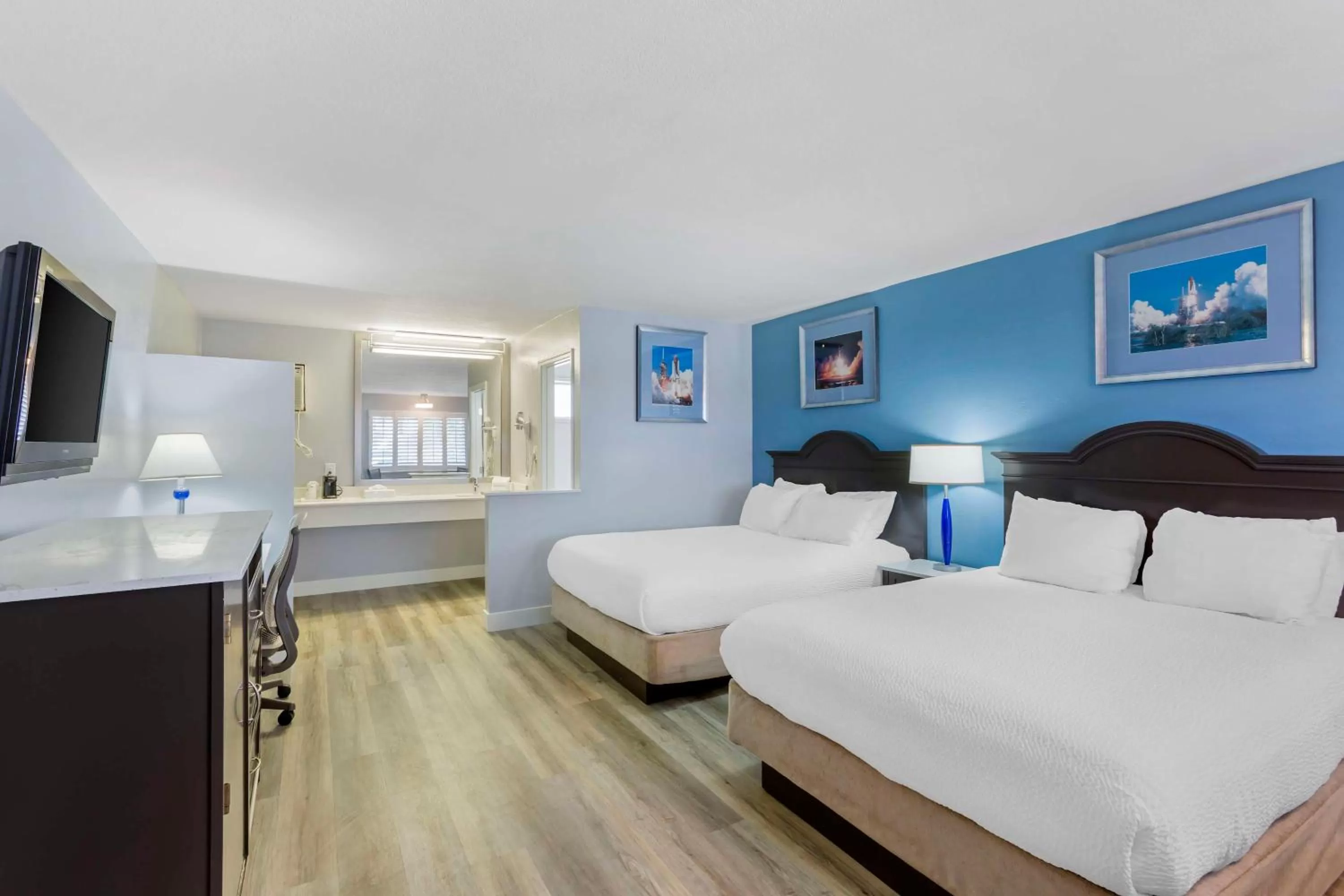 Bedroom, Bed in Best Western Space Age Lodge