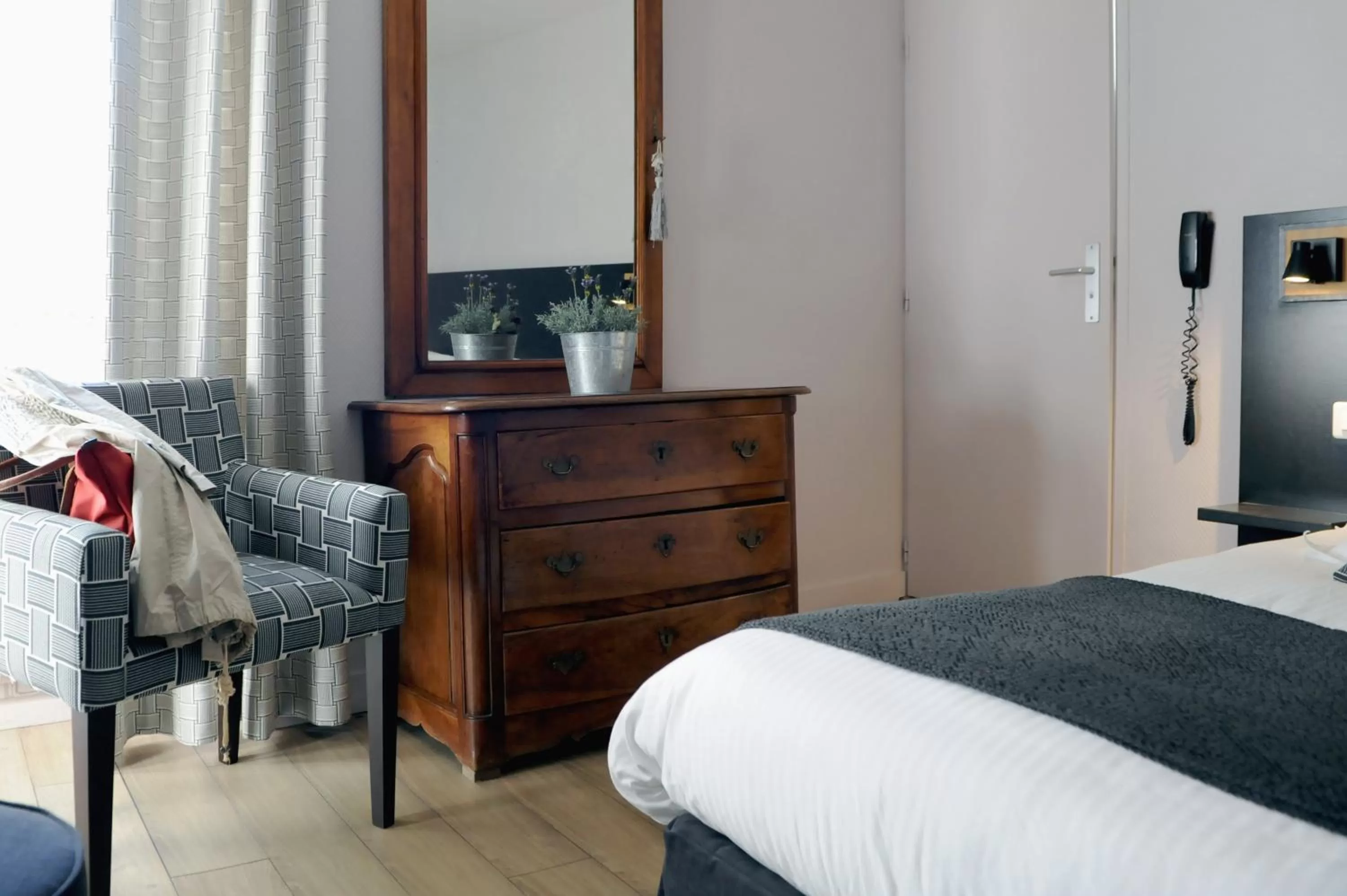 Photo of the whole room, Bed in Logis Hôtel du Chêne