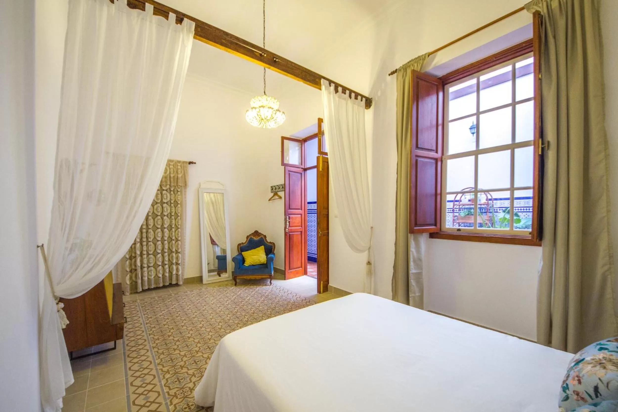 Photo of the whole room, Bed in Aminta Home