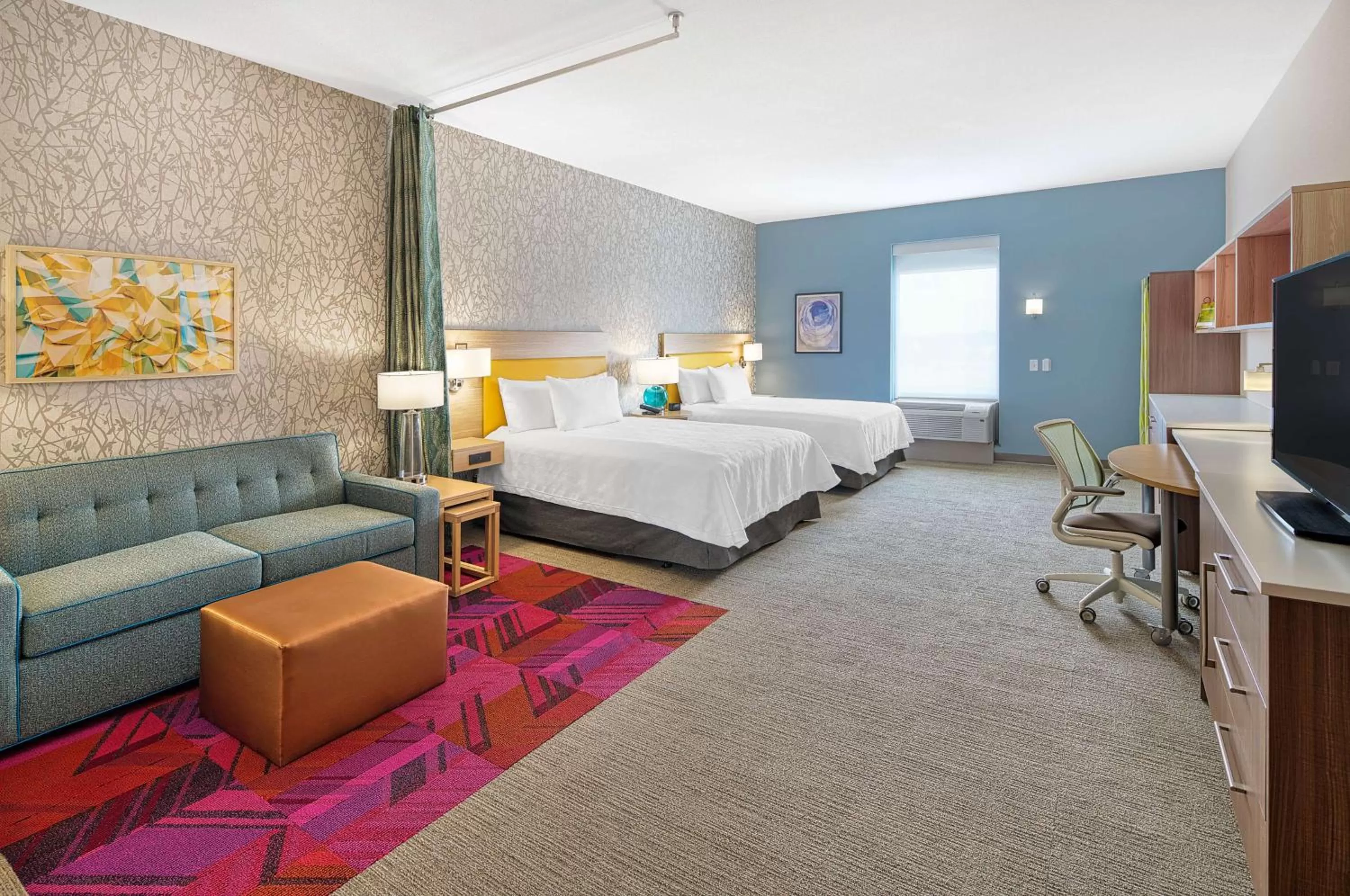 Living room, Bed in Home2 Suites By Hilton Batesville