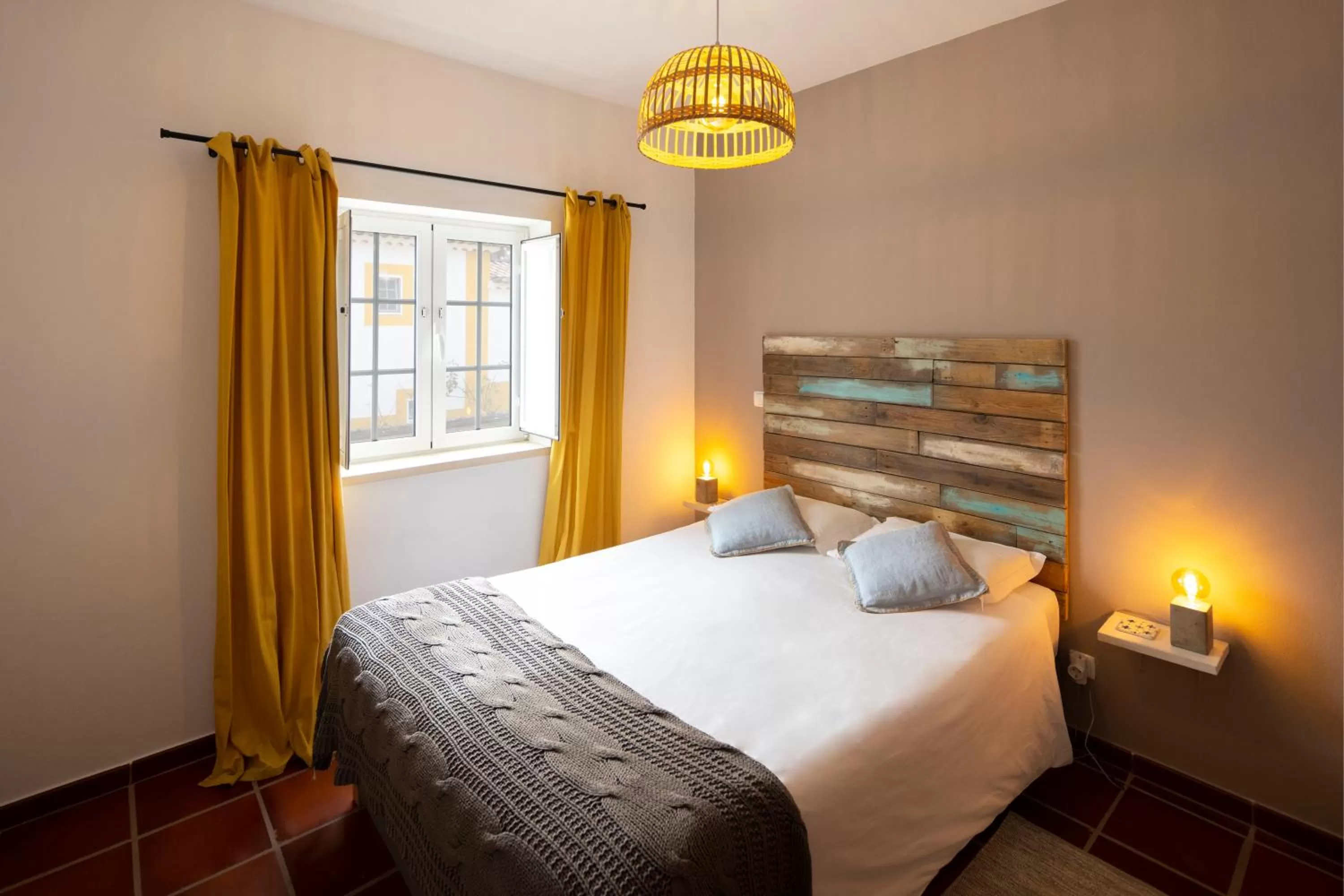 Bed in Quinta do Pé Descalço - Country Guesthouse in Sintra