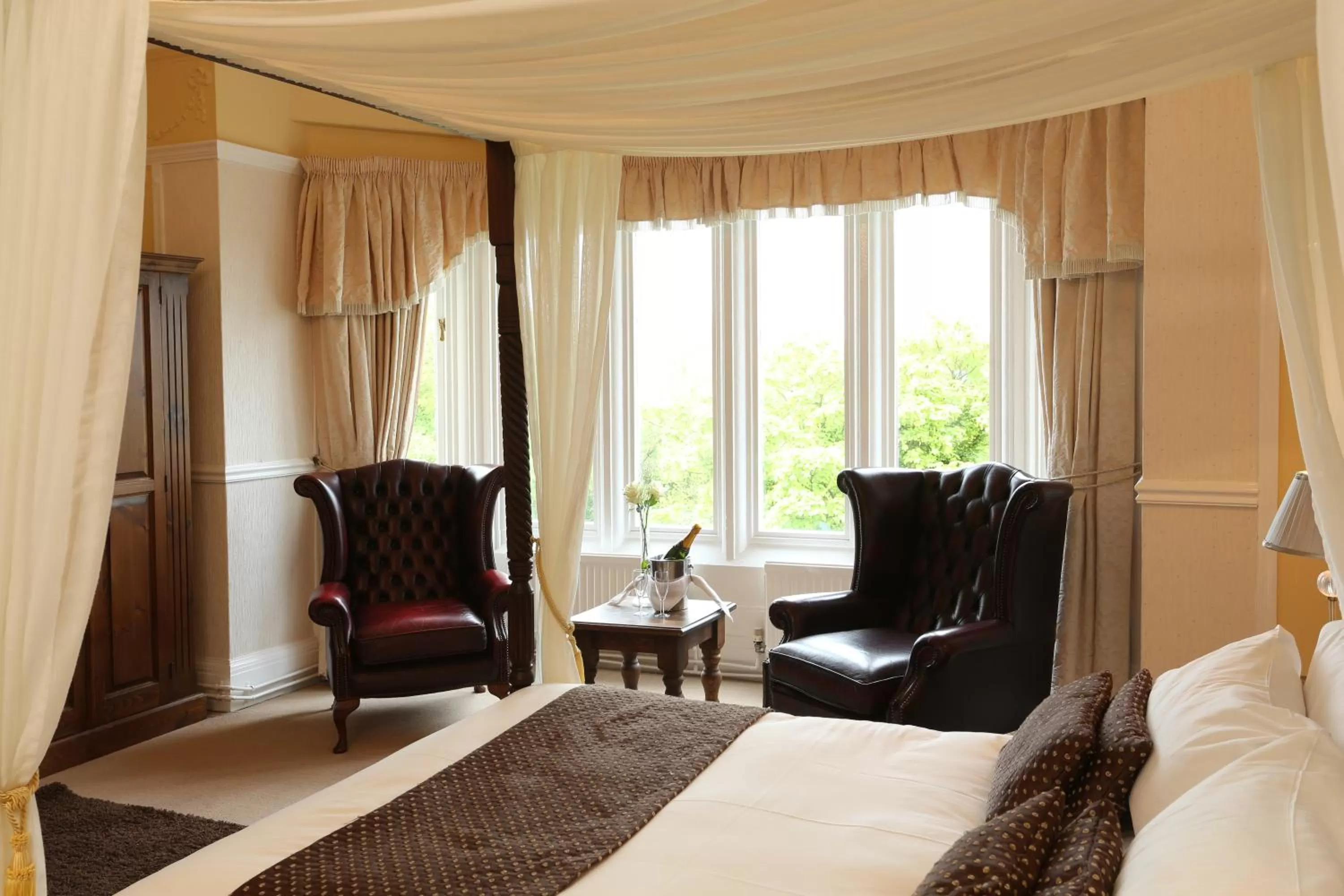 Premium Room with Four Poster Bed in Burnley West Higher Trapp Hotel