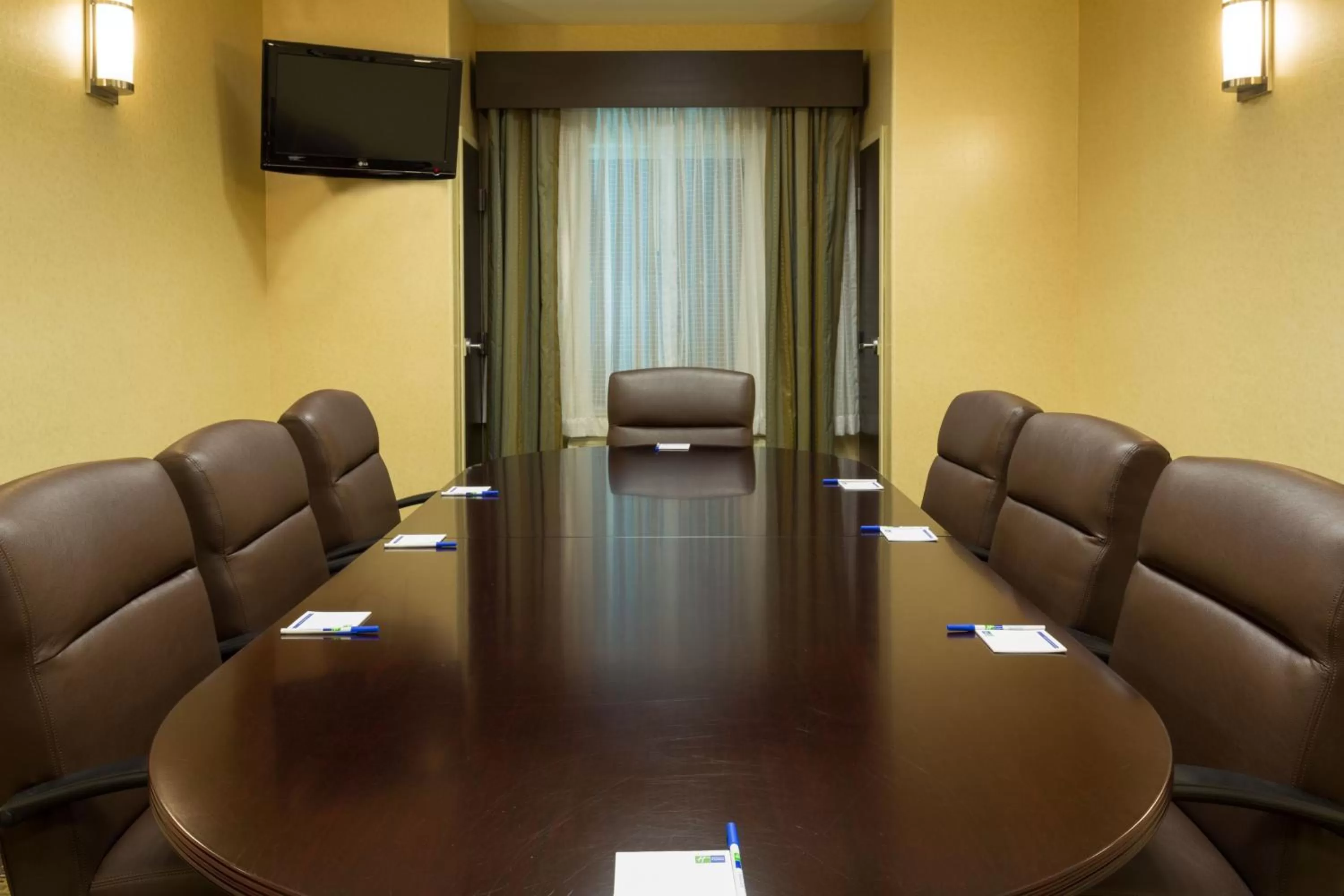 Meeting/conference room in Holiday Inn Express & Suites Moultrie by IHG