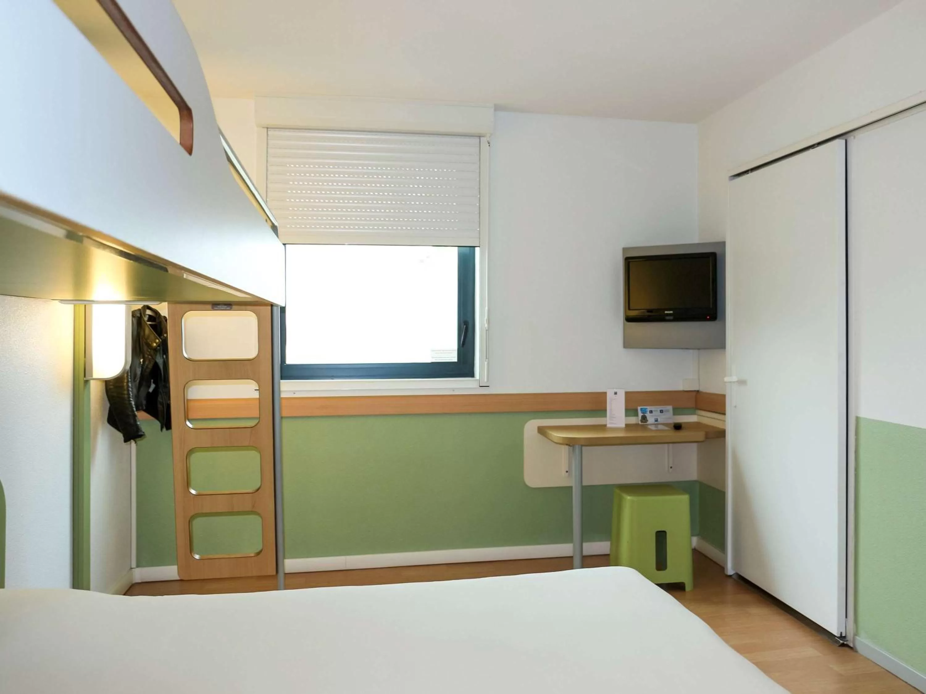 Photo of the whole room, Bed in ibis budget Castelnaudary - A61
