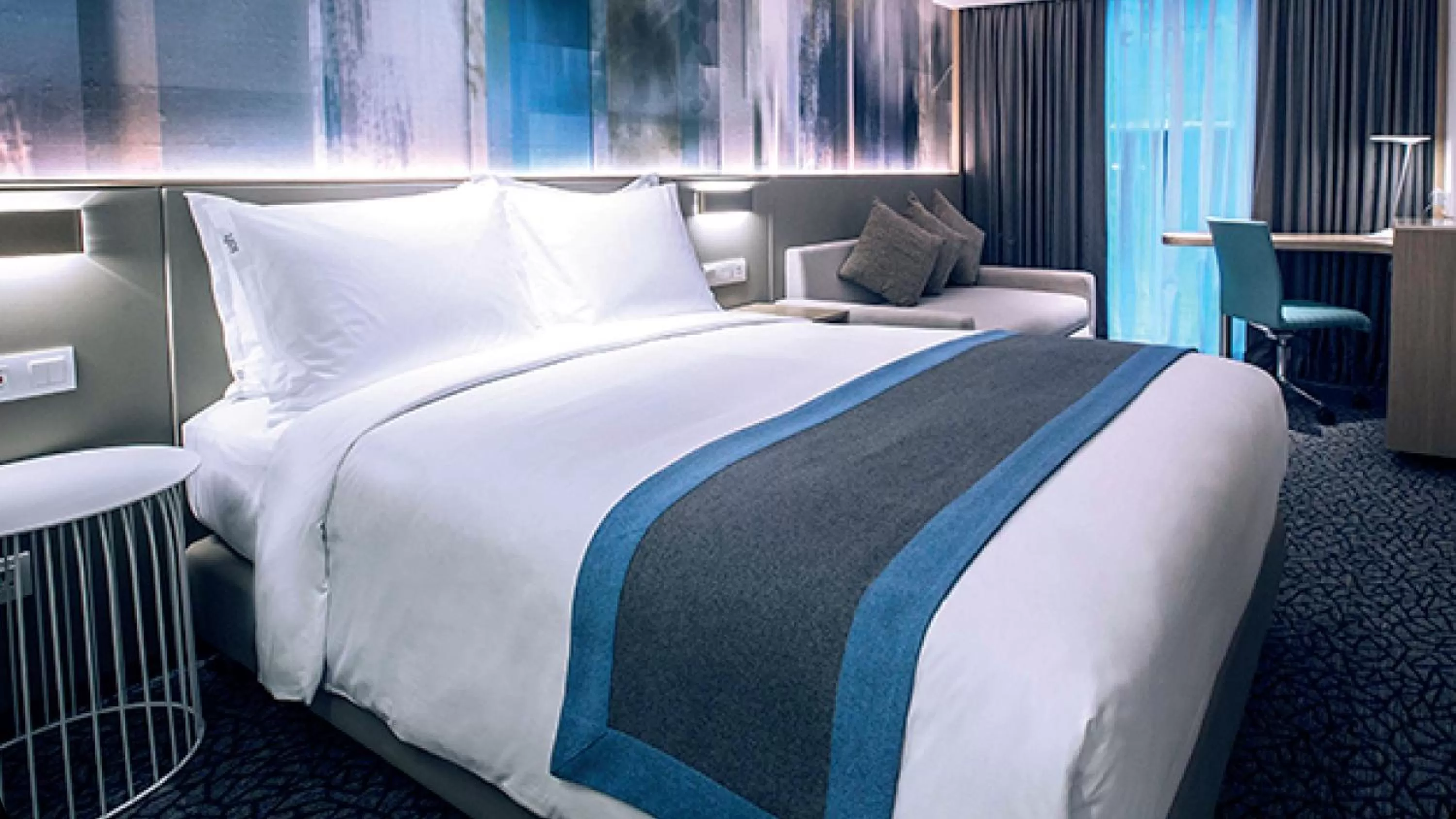 Bed in Holiday Inn Express Manila Newport City by IHG