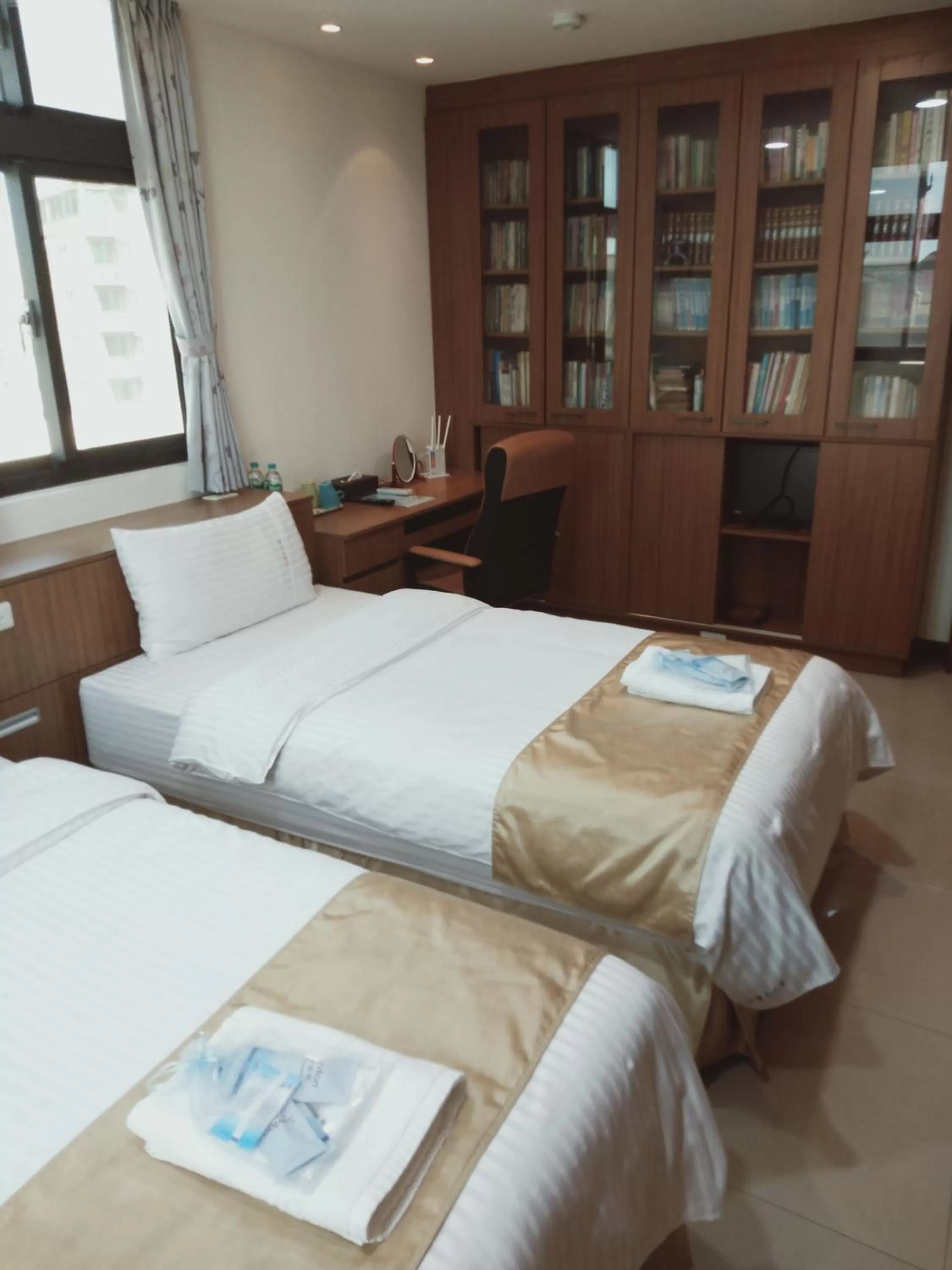 Photo of the whole room, Bed in Frank B&B