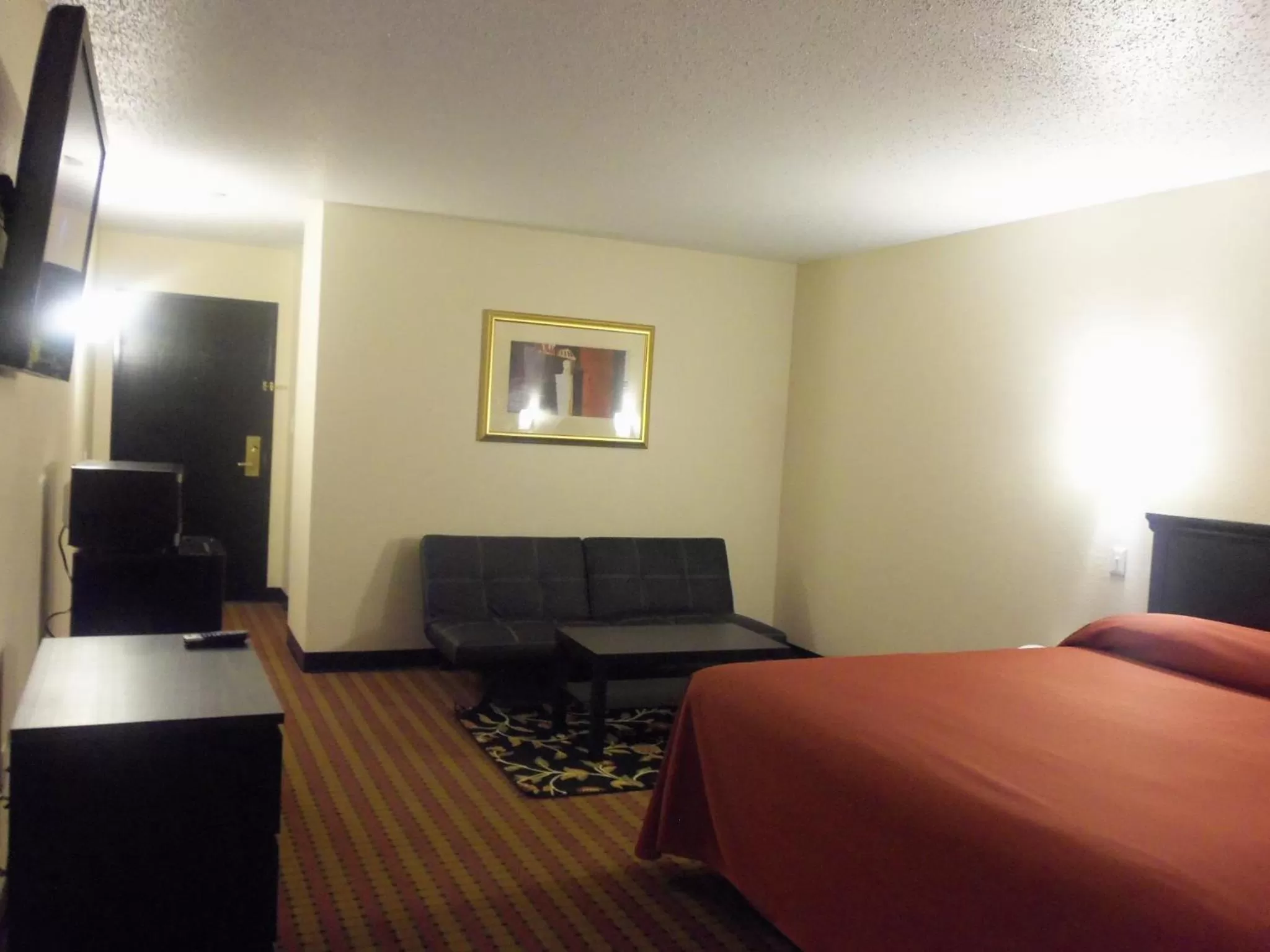 Seating area, Bed in Araamda Inn