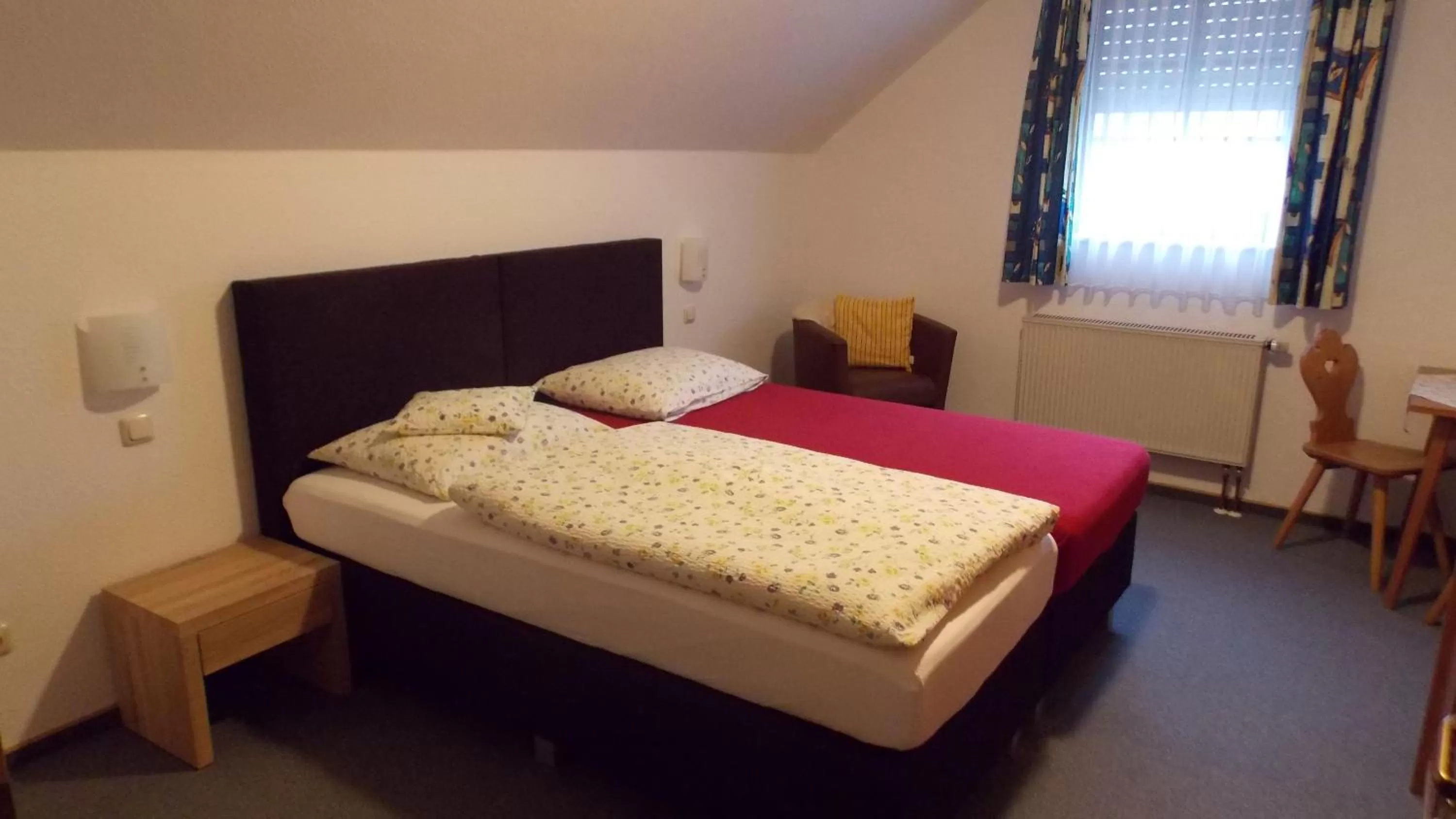 Photo of the whole room, Bed in Gasthaus Pension Rezatgrund