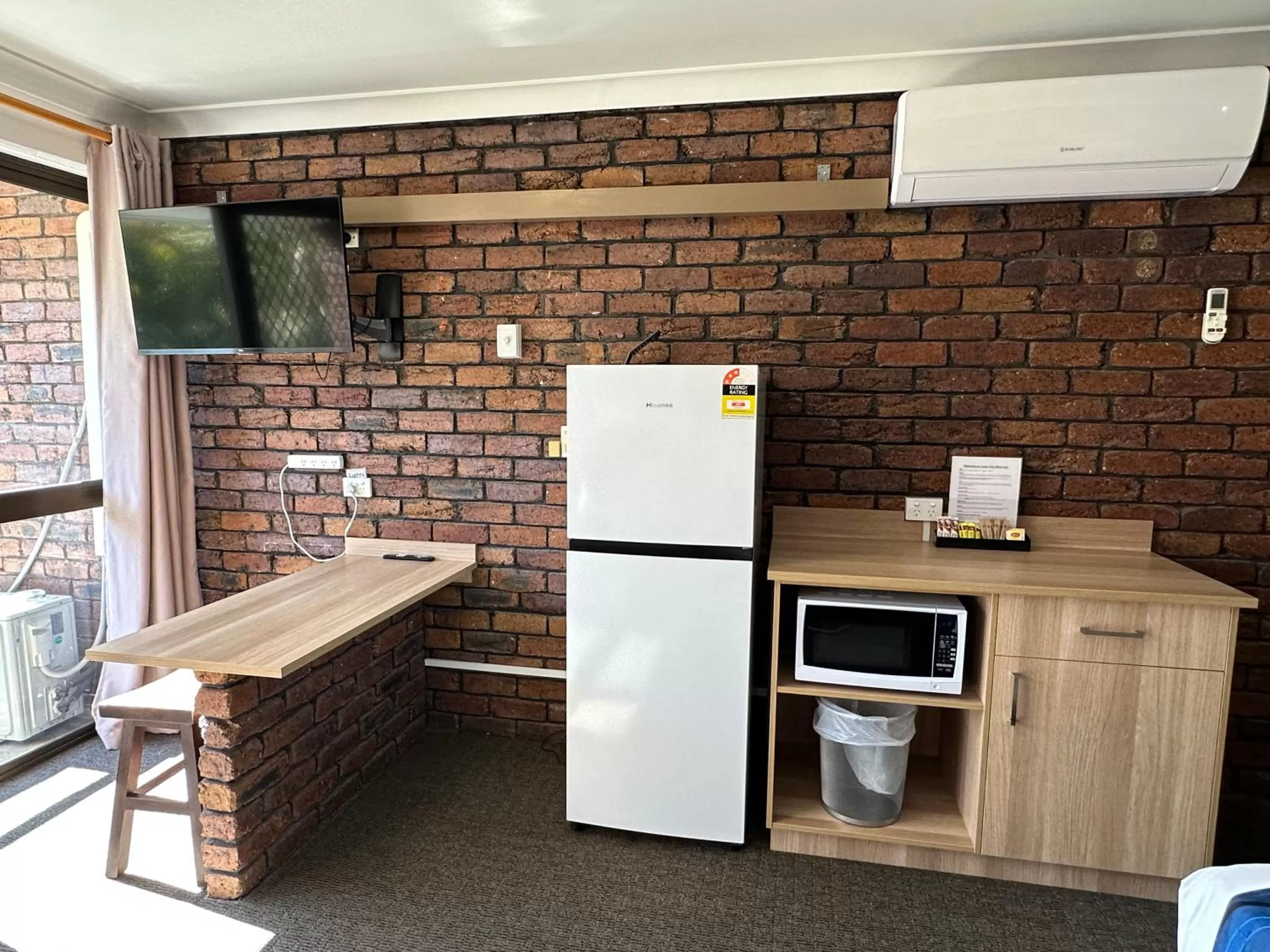Kitchen or kitchenette in Logan City Motor Inn