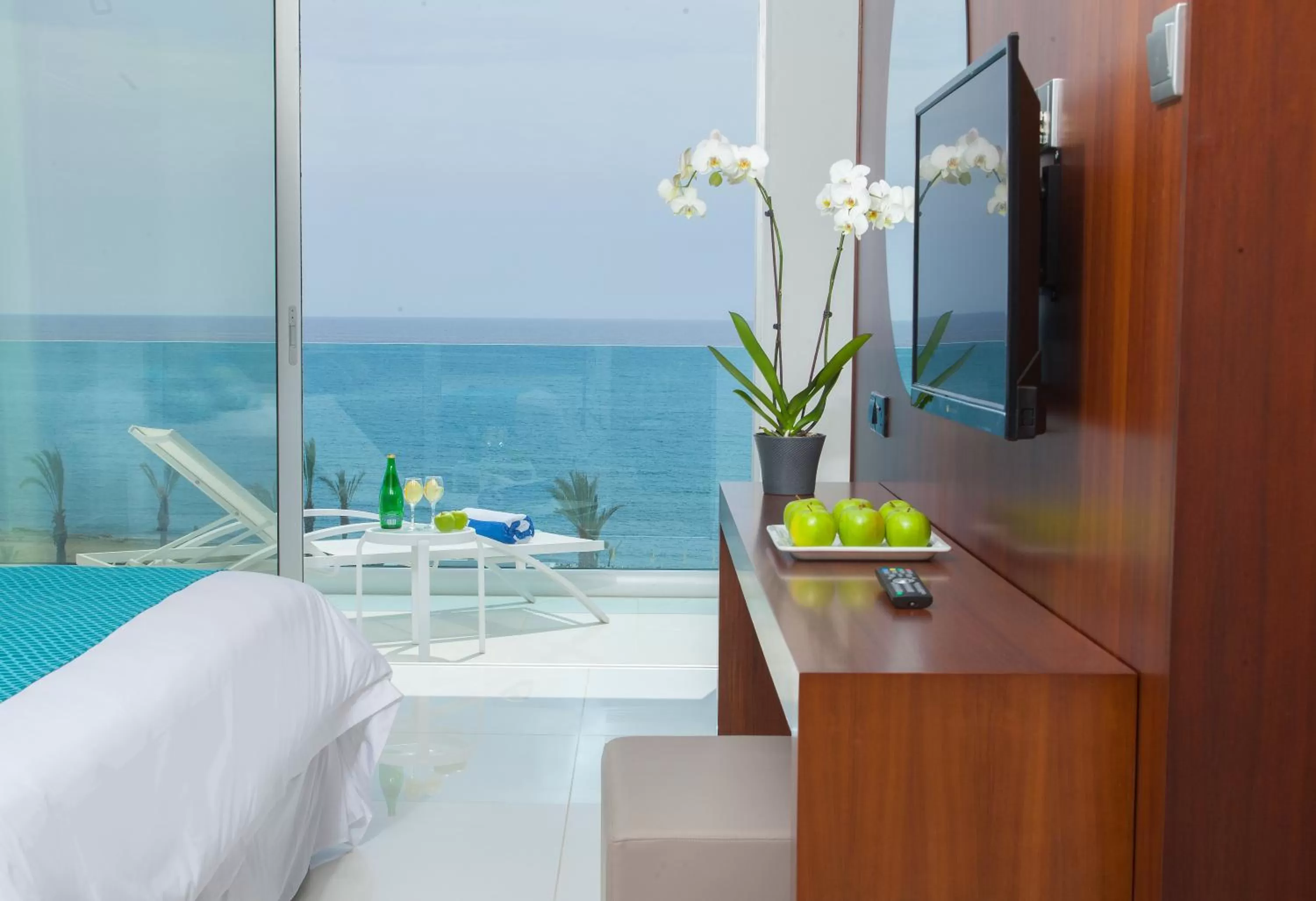 Balcony/Terrace, Bed in King Evelthon Beach Hotel & Resort
