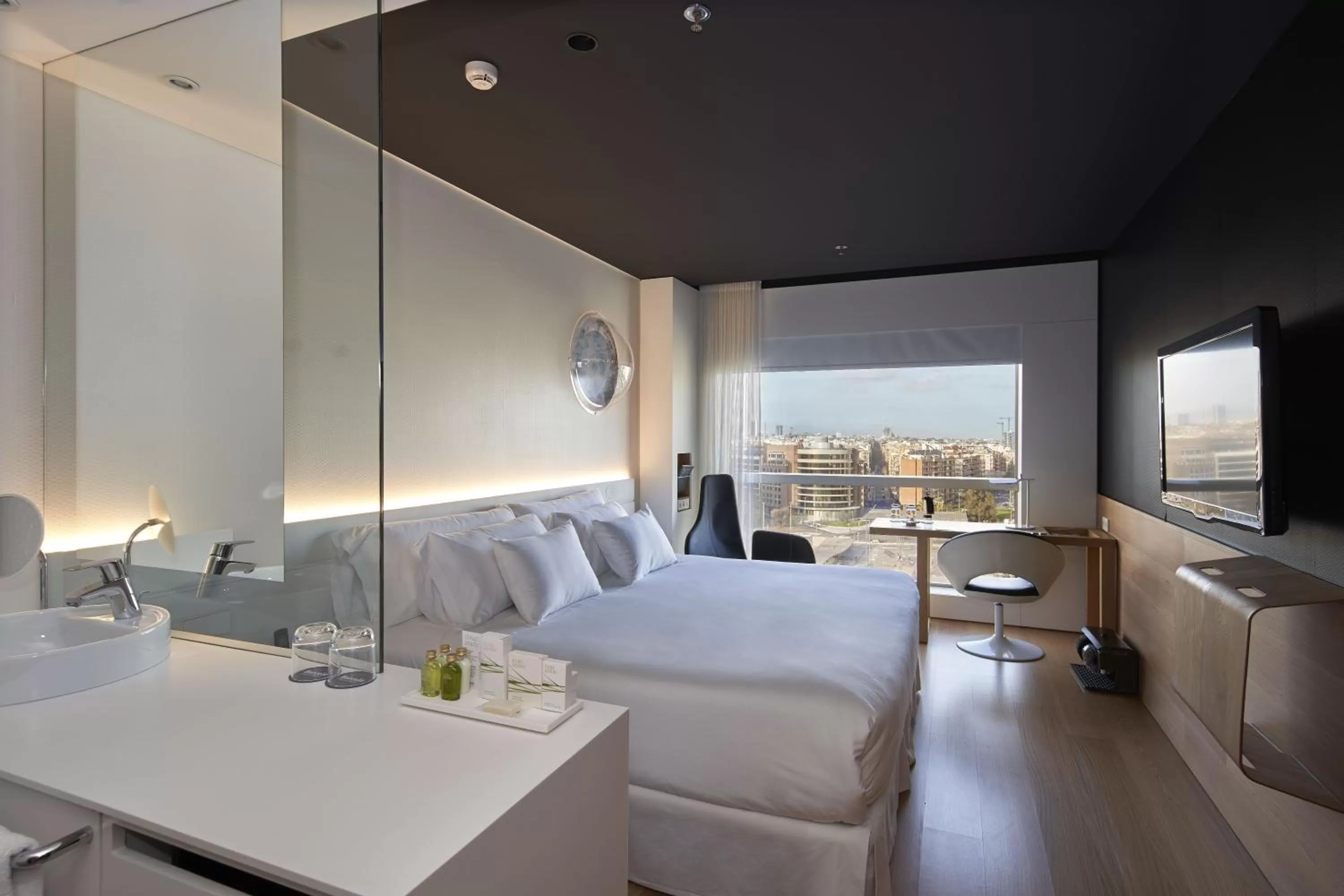 Photo of the whole room, Bed in Barceló Sants
