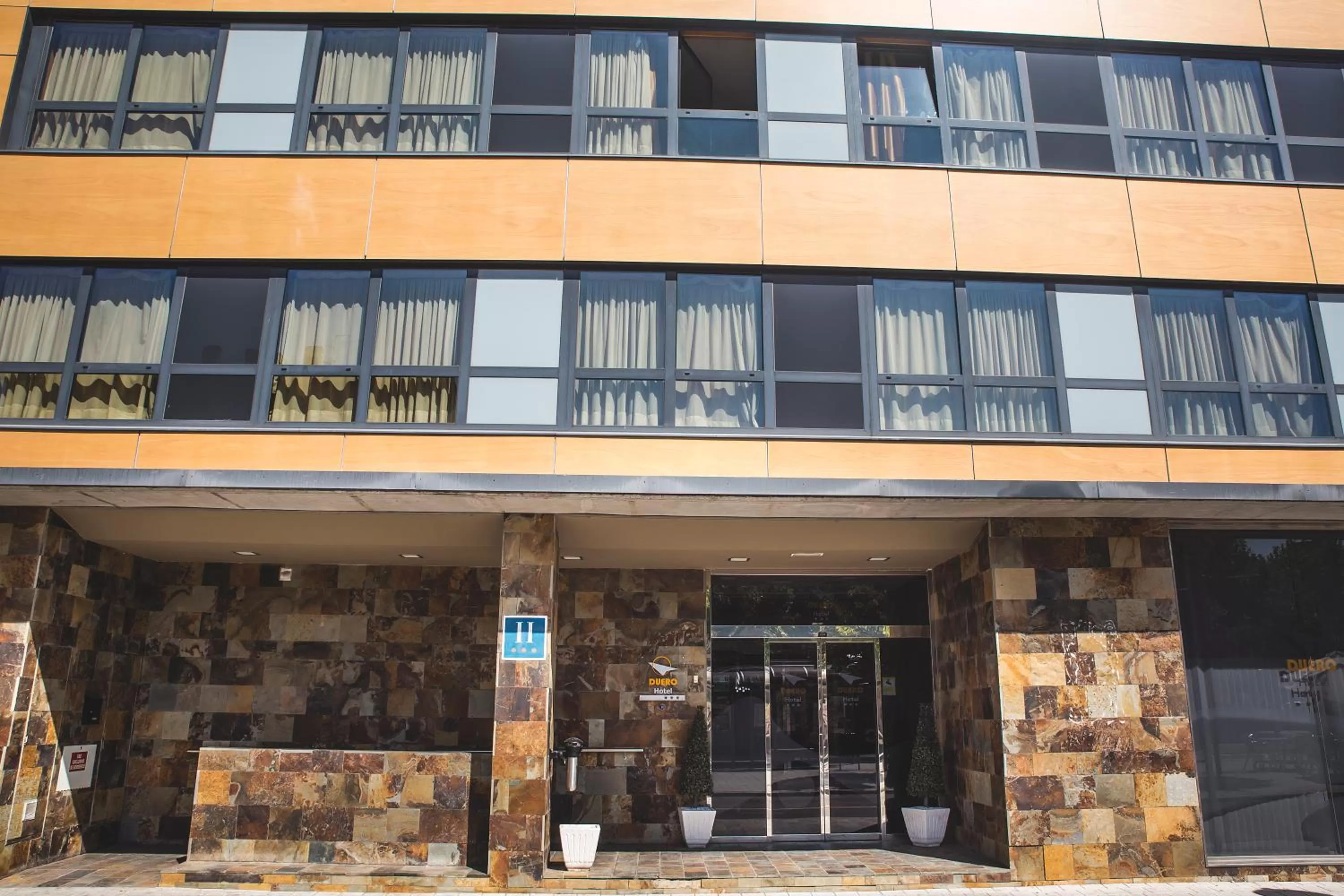 Property building in Hotel Duero