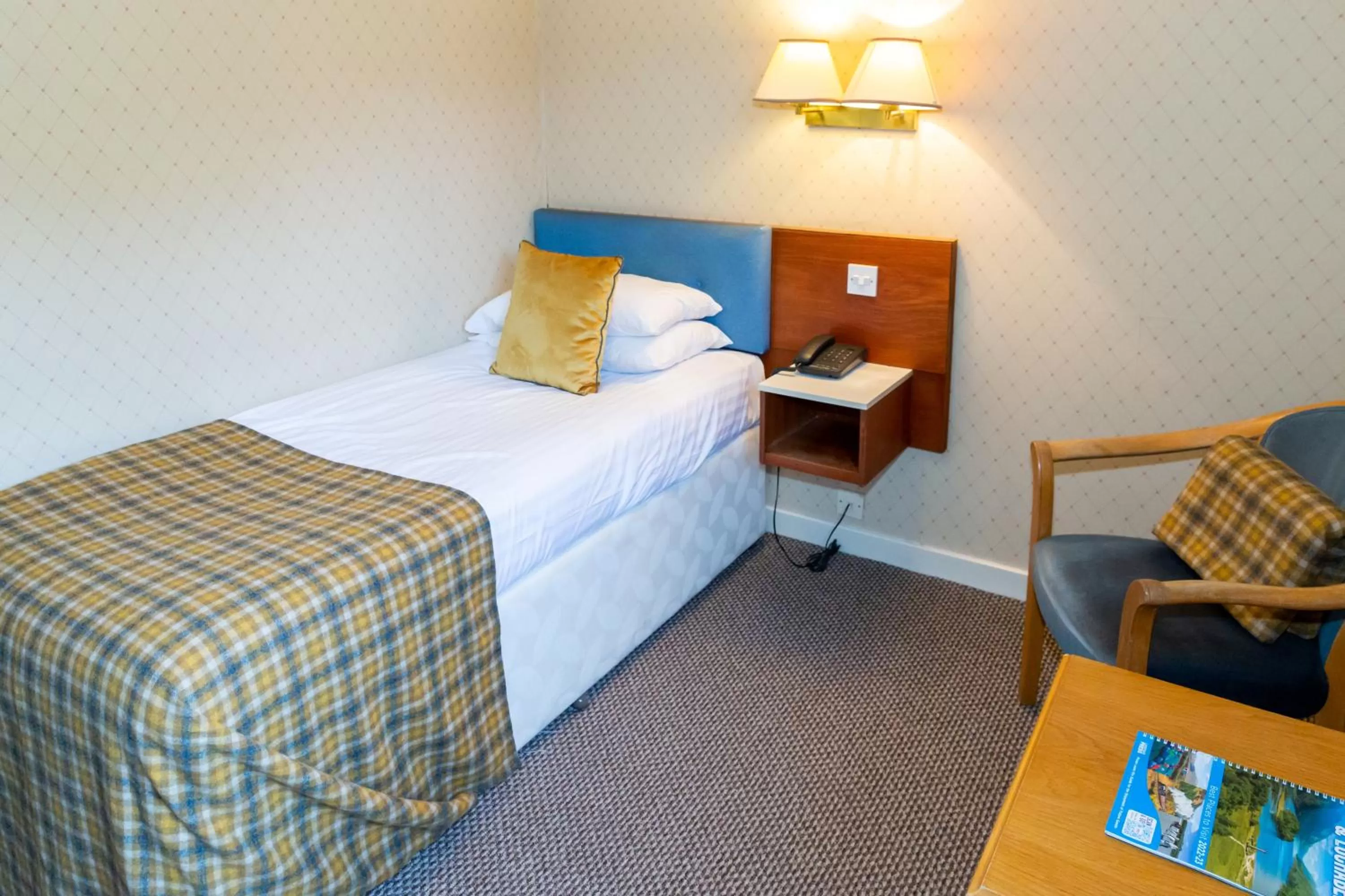 Bedroom, Bed in Alexandra Hotel