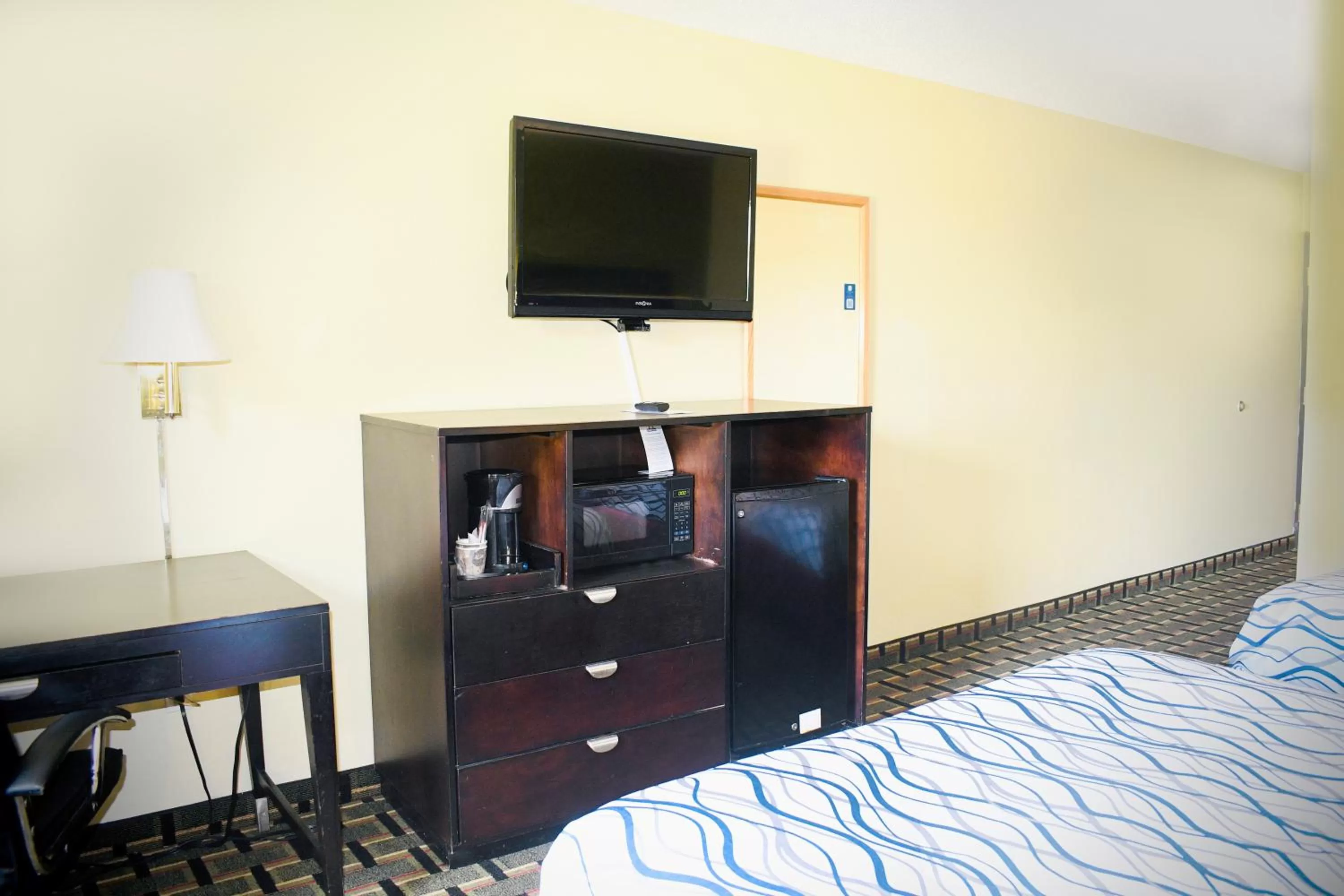 Queen Room with Two Queen Beds - Disability Access in Sky Palace Inn & Suites Park City Wichita North