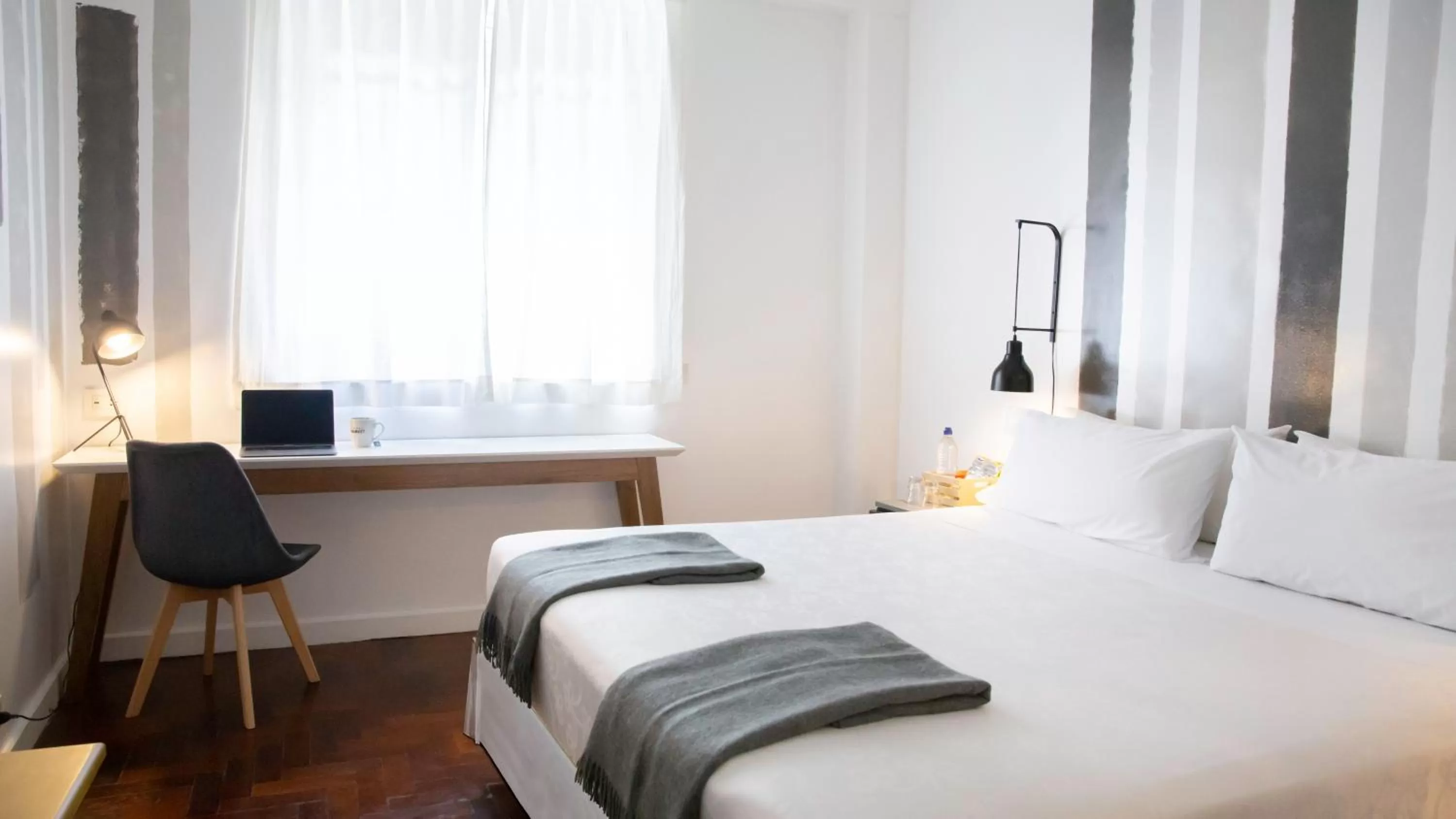 Photo of the whole room, Bed in Carsson Hotel Downtown Buenos Aires