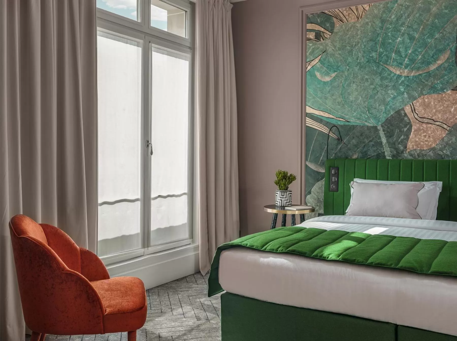 Bedroom, Bed in M Social Hotel Paris Opera