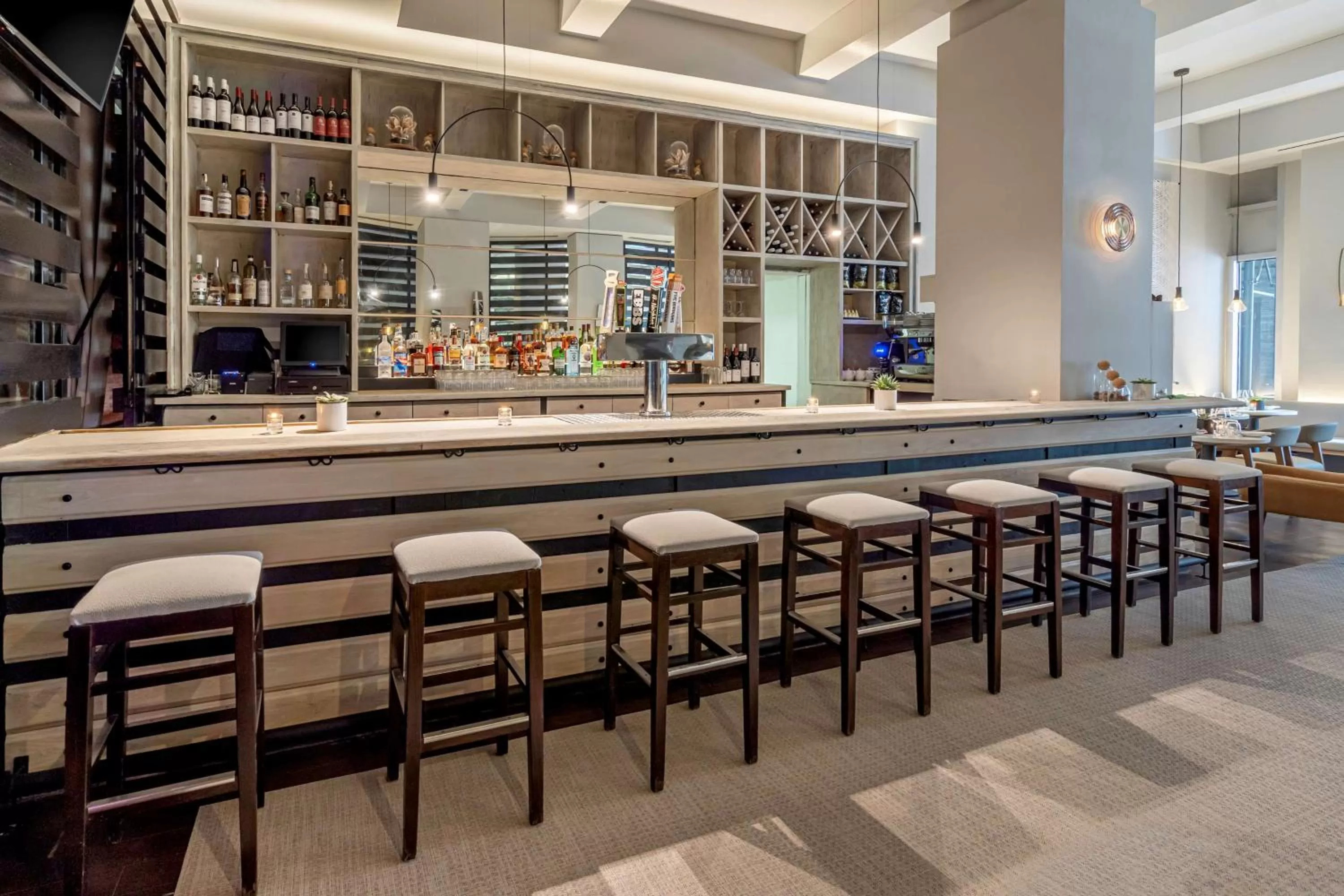 Lounge or bar in Hilton New York Fashion District