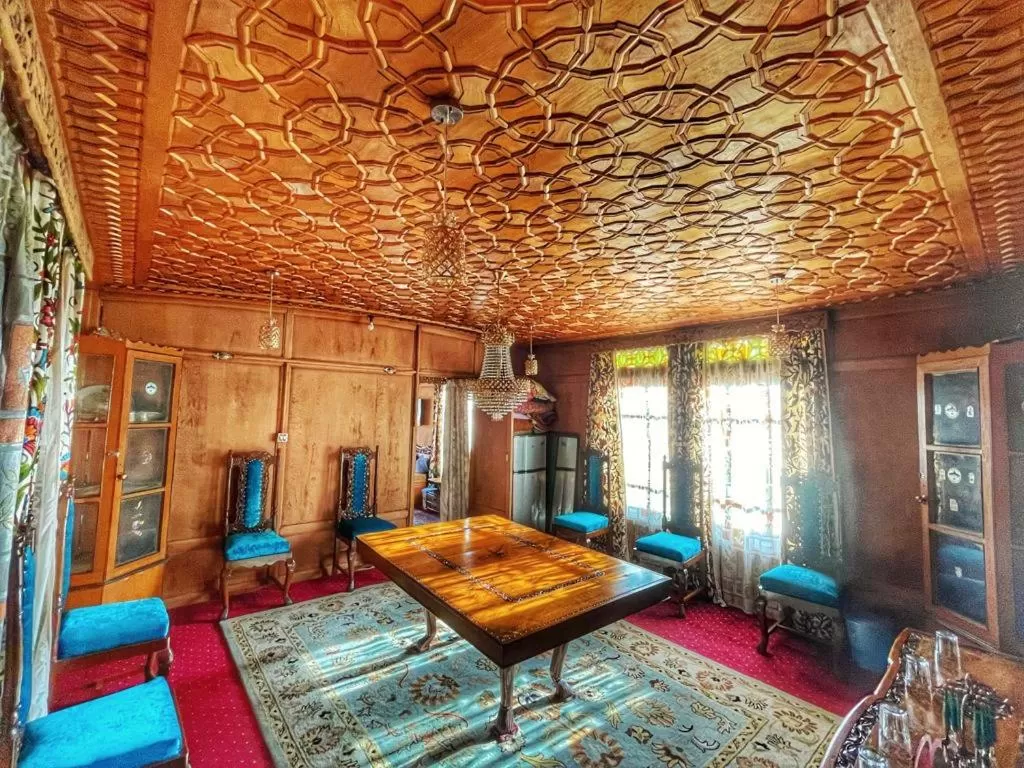 Bed in Nazneen Group Of Houseboats