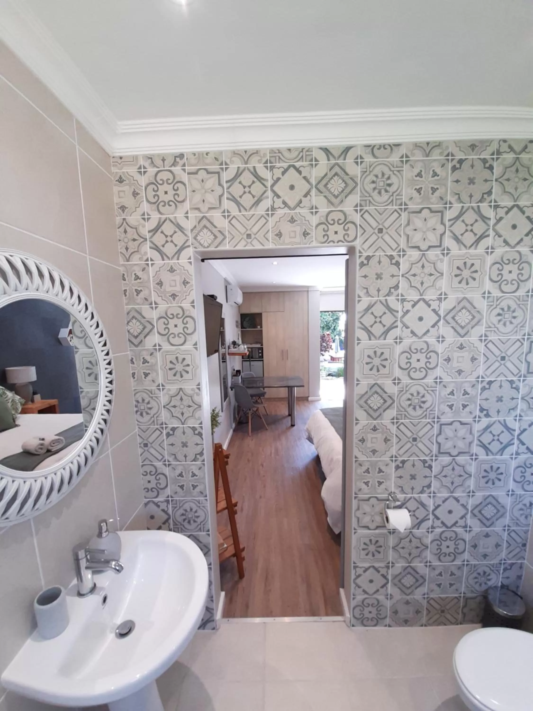 Bathroom, Bed in The Hillcrest Guesthouse