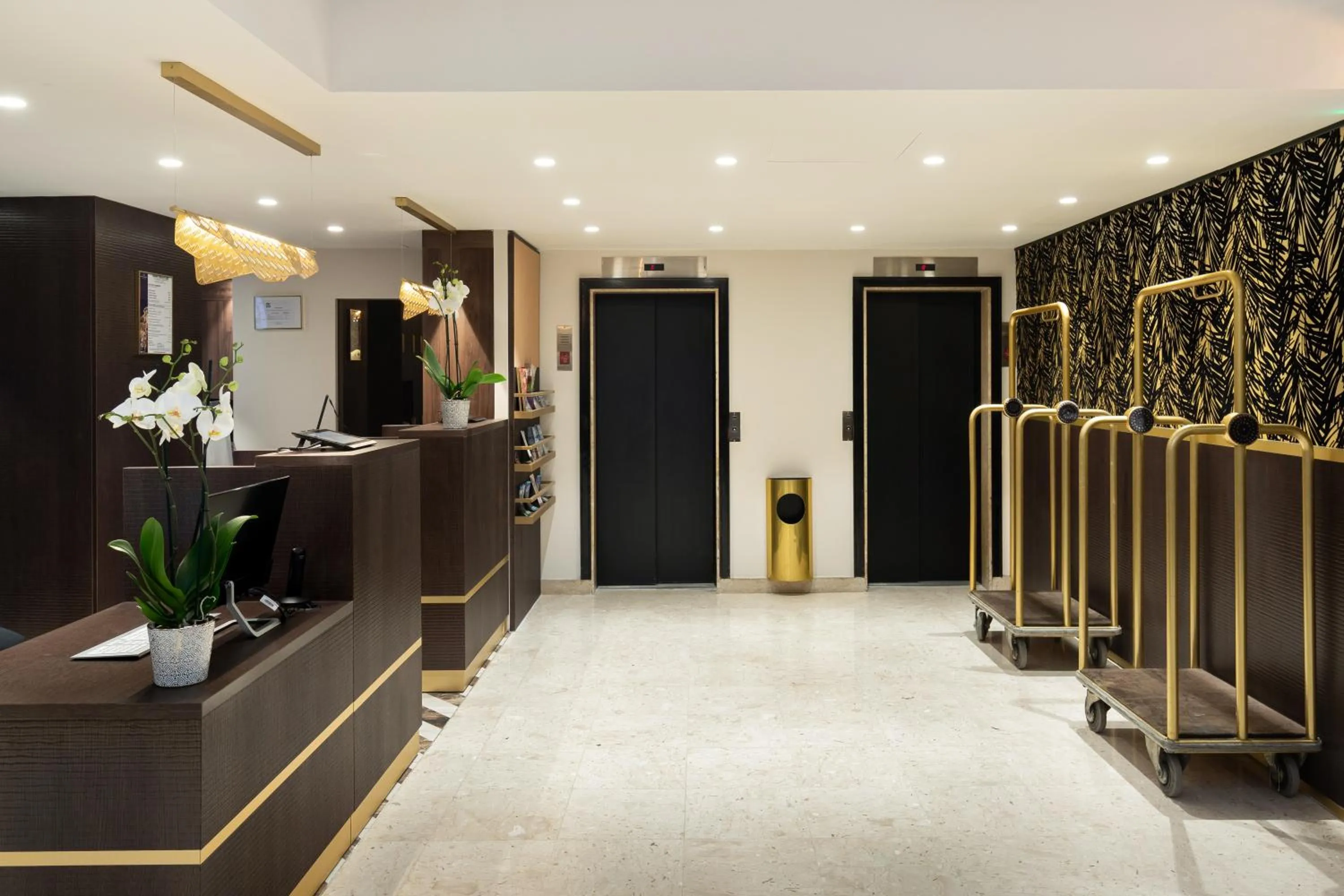 Lobby or reception in Best Western Plus Hôtel Massena Nice