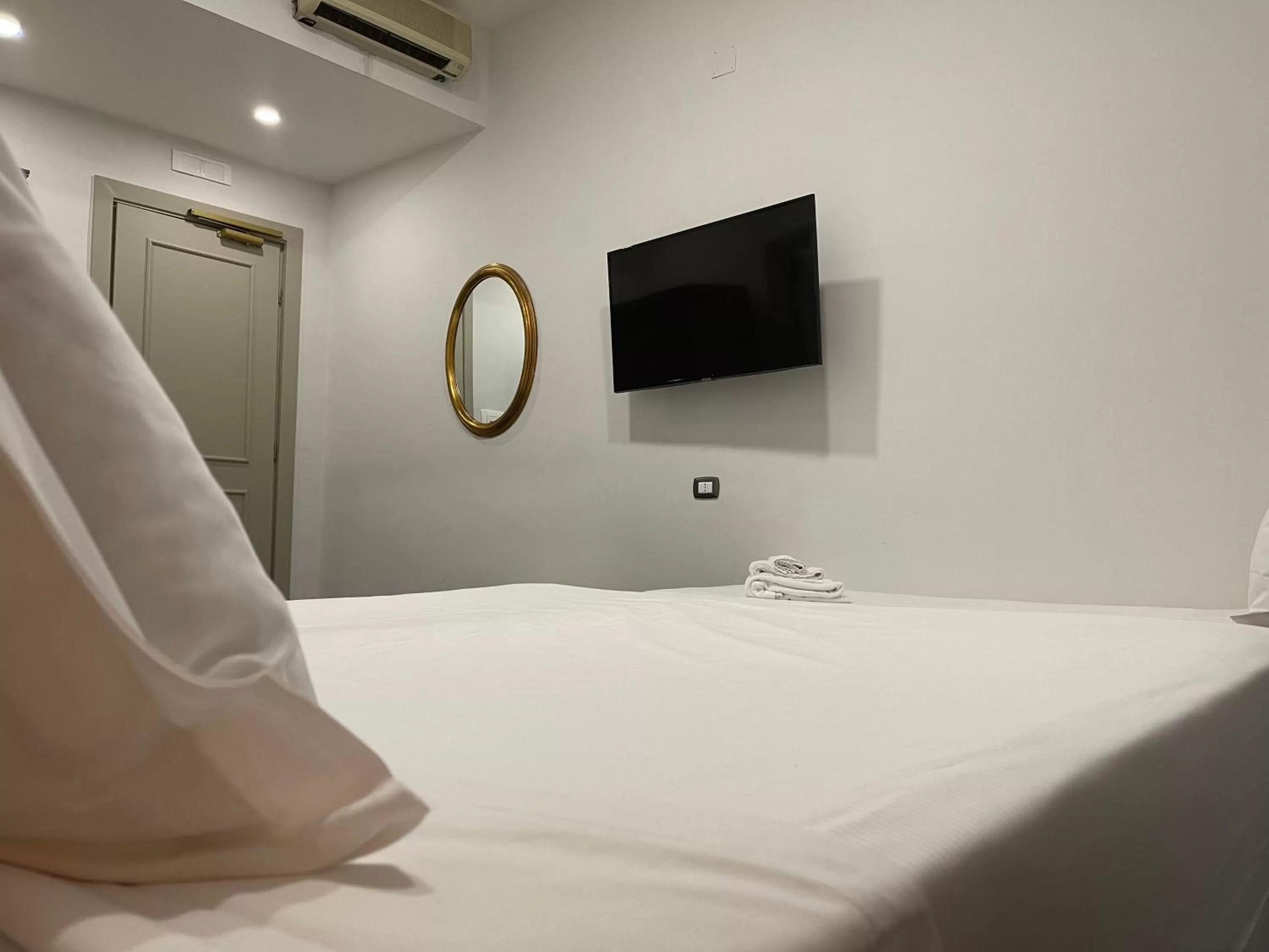 Bedroom, Bed in Jazz Hotel