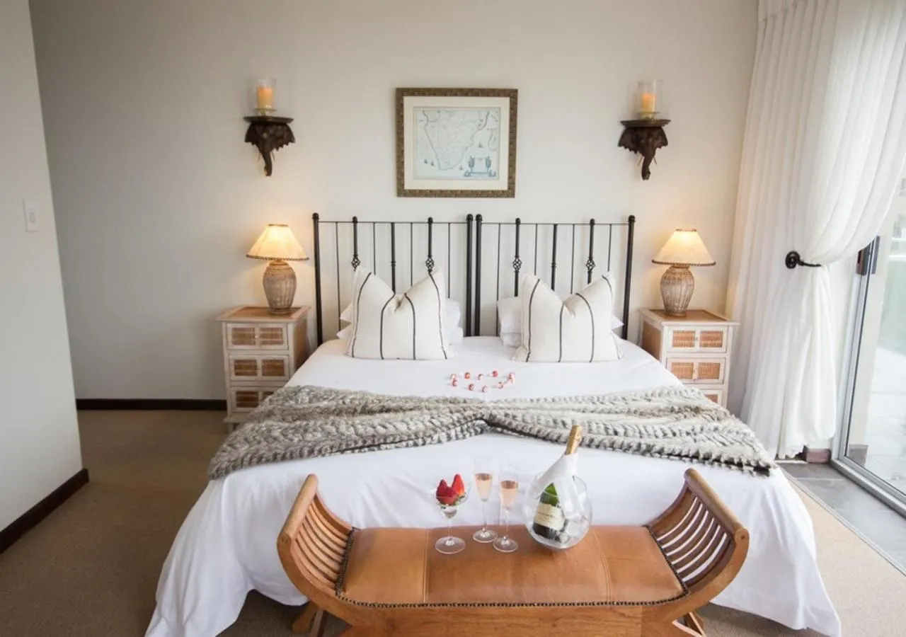 Sea view, Bed in Headlands House Guest Lodge