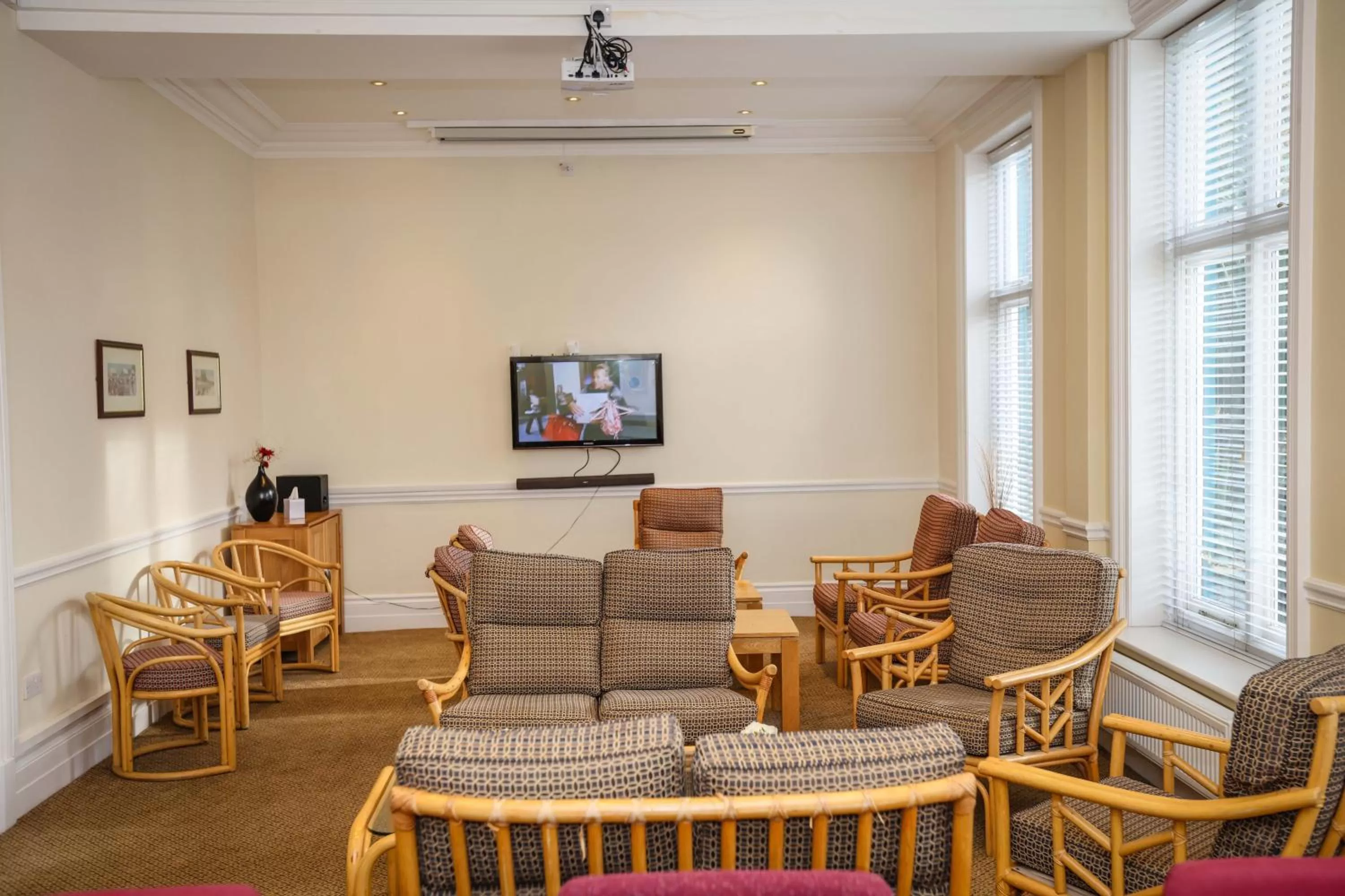 Lounge or bar in The Grove Hotel