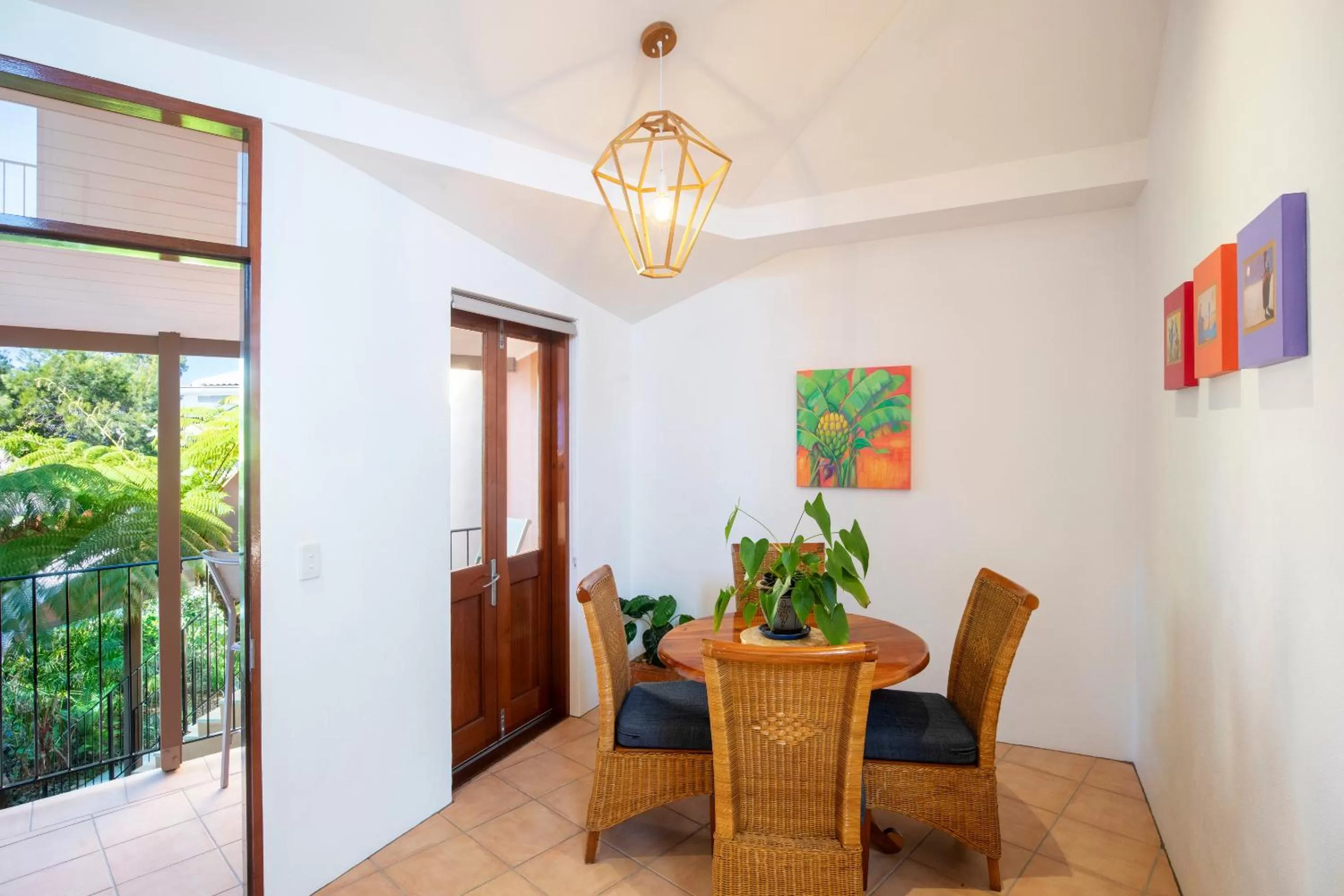 Dining area, Seating Area in L'Auberge Noosa