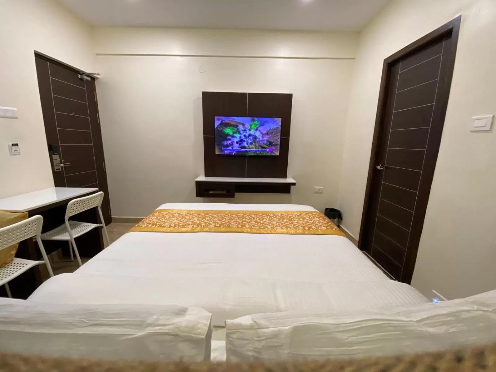 Bed in Le Shiv Executive Suite